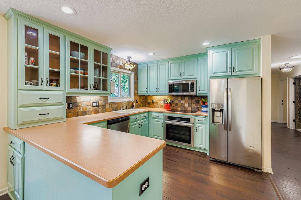 10215 Union Terrace LN N, Maple Grove, MN 55369