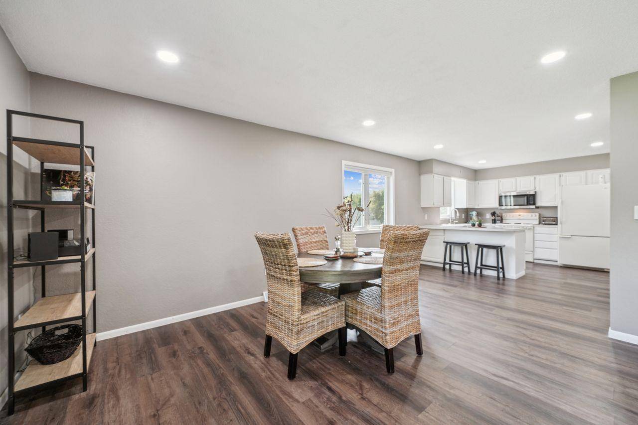 620 Ranchwood DR, Bird Island, MN 55310