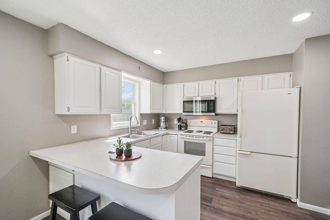 620 Ranchwood DR, Bird Island, MN 55310