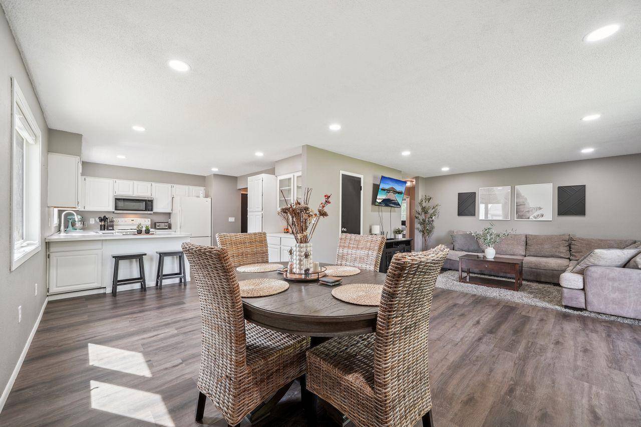 620 Ranchwood DR, Bird Island, MN 55310