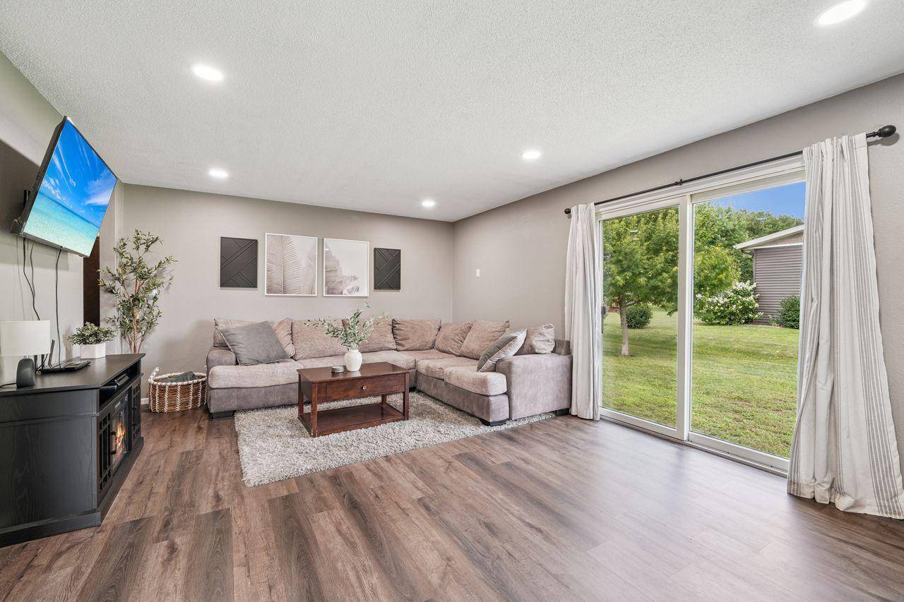 620 Ranchwood DR, Bird Island, MN 55310