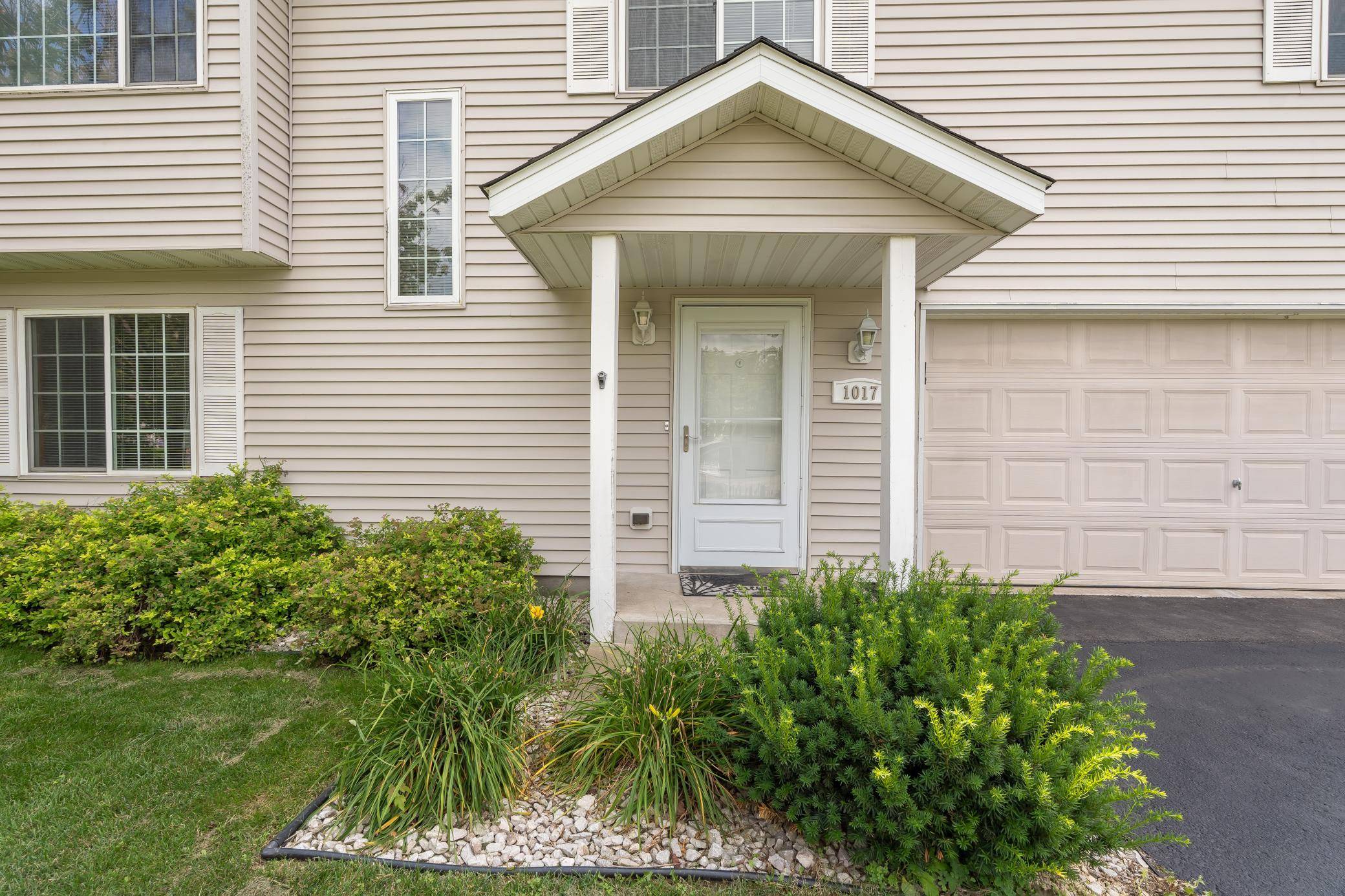 1017 E Orchard ST, Belle Plaine, MN 56011