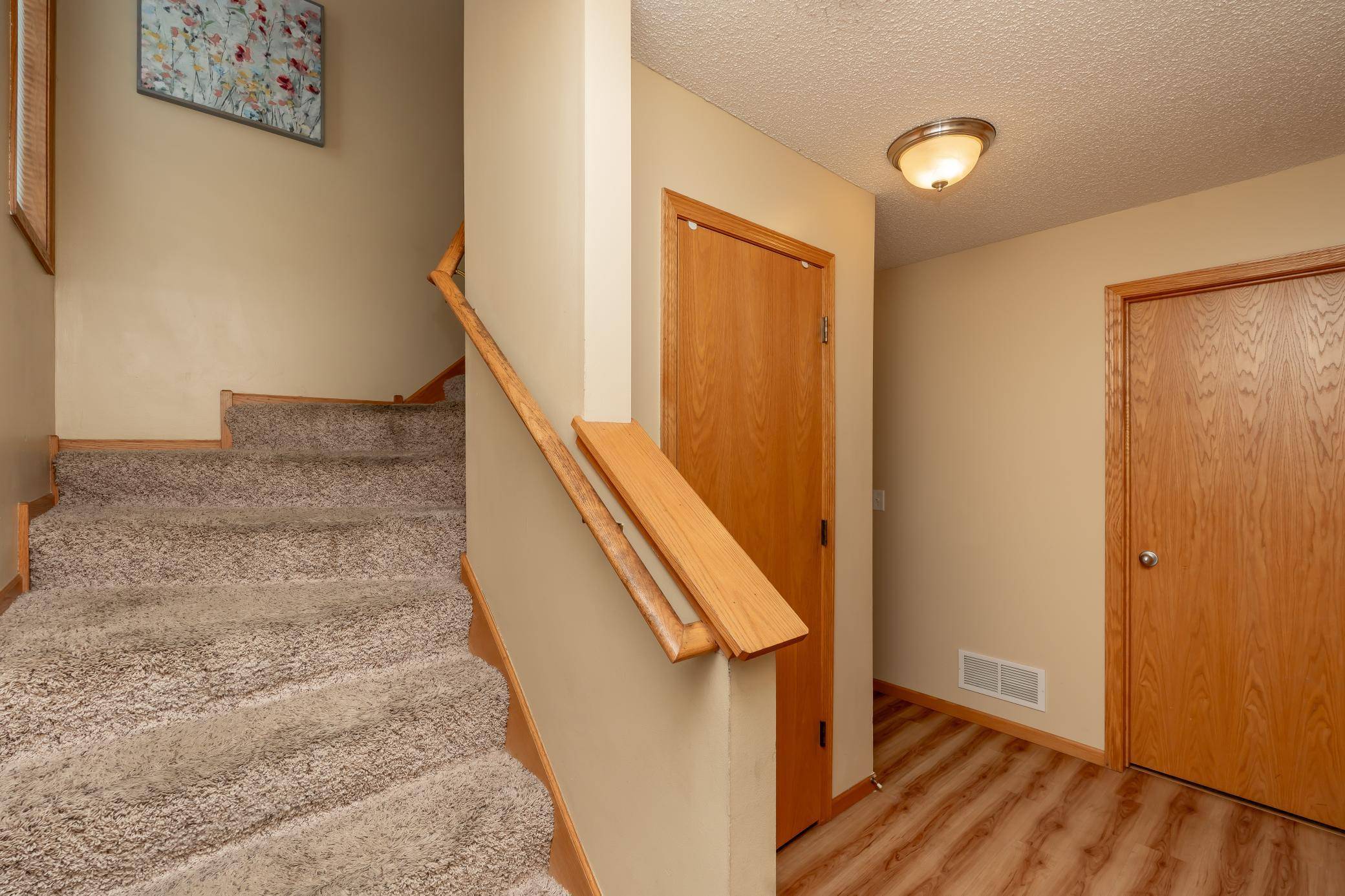 1017 E Orchard ST, Belle Plaine, MN 56011