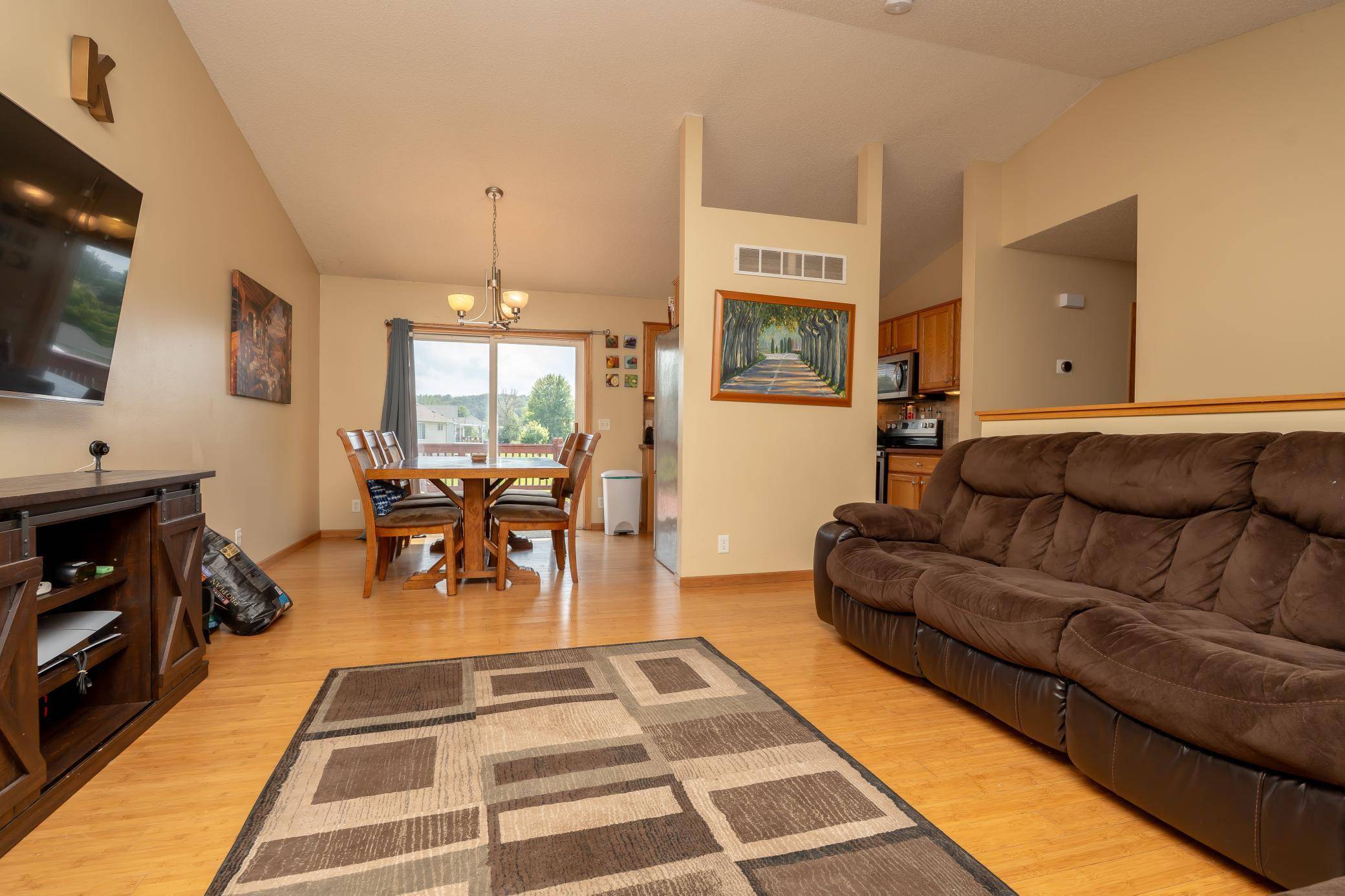 1017 E Orchard ST, Belle Plaine, MN 56011