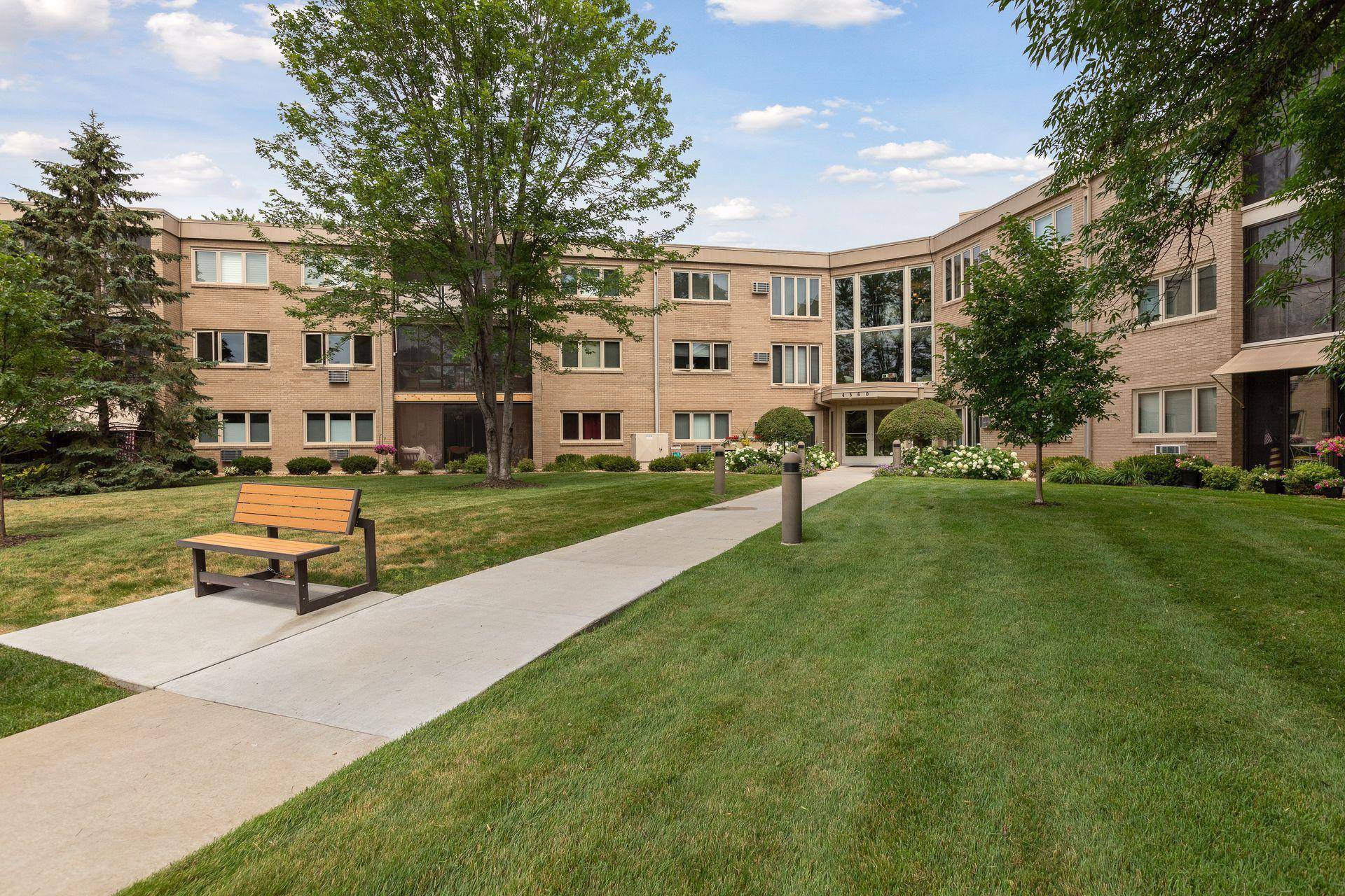 4350 Brookside CT #215, Edina, MN 55436