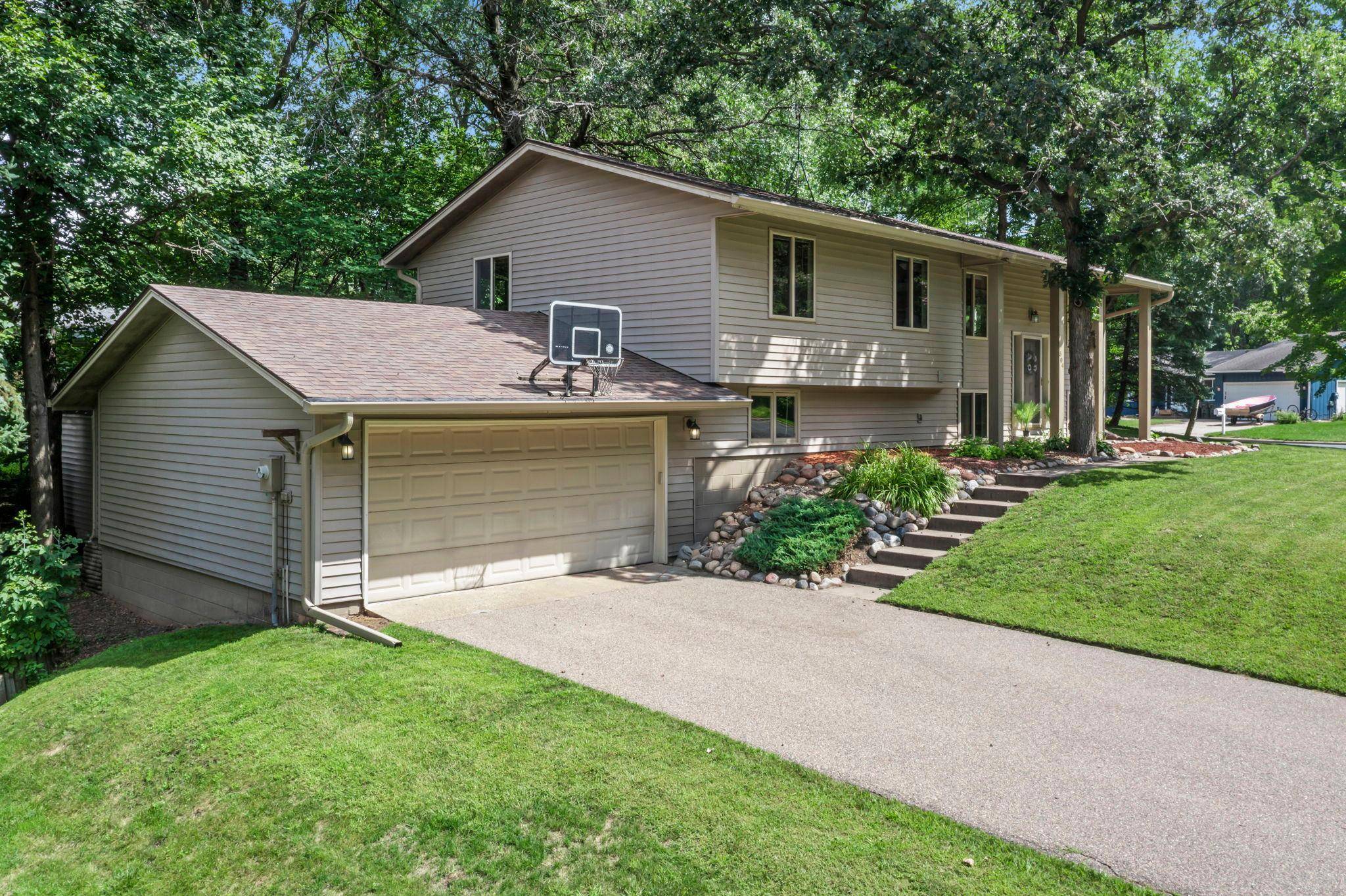 504 E 135th ST, Burnsville, MN 55337