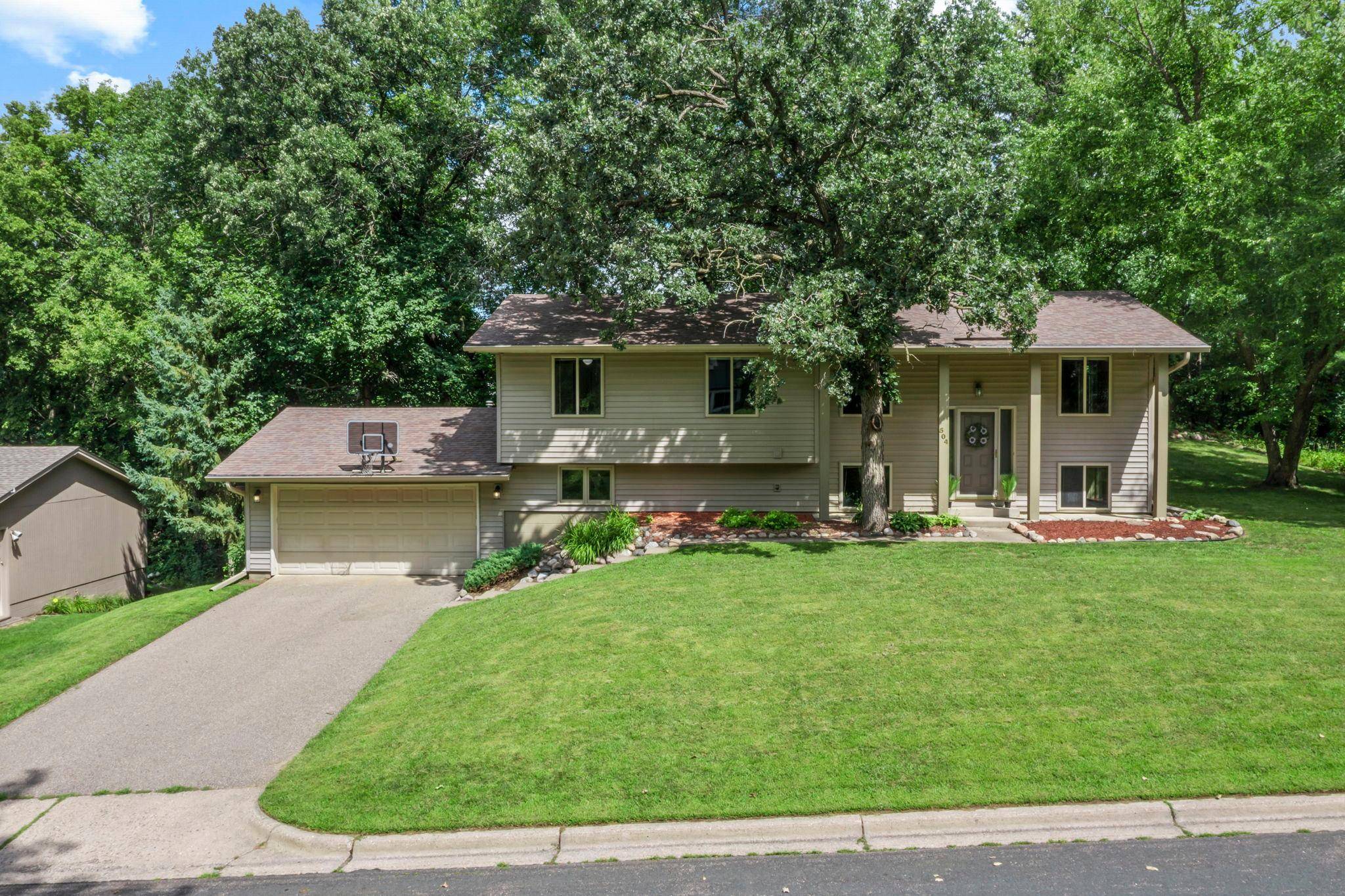 504 E 135th ST, Burnsville, MN 55337