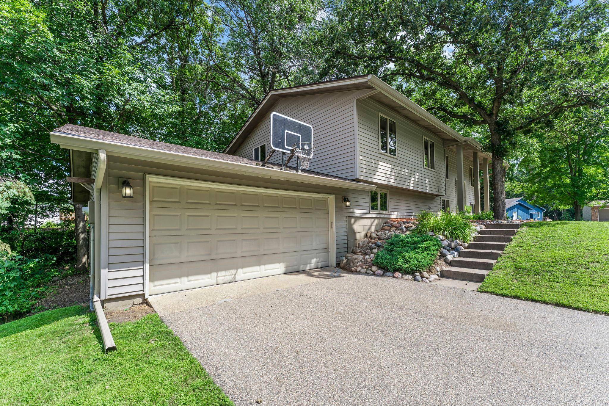 504 E 135th ST, Burnsville, MN 55337