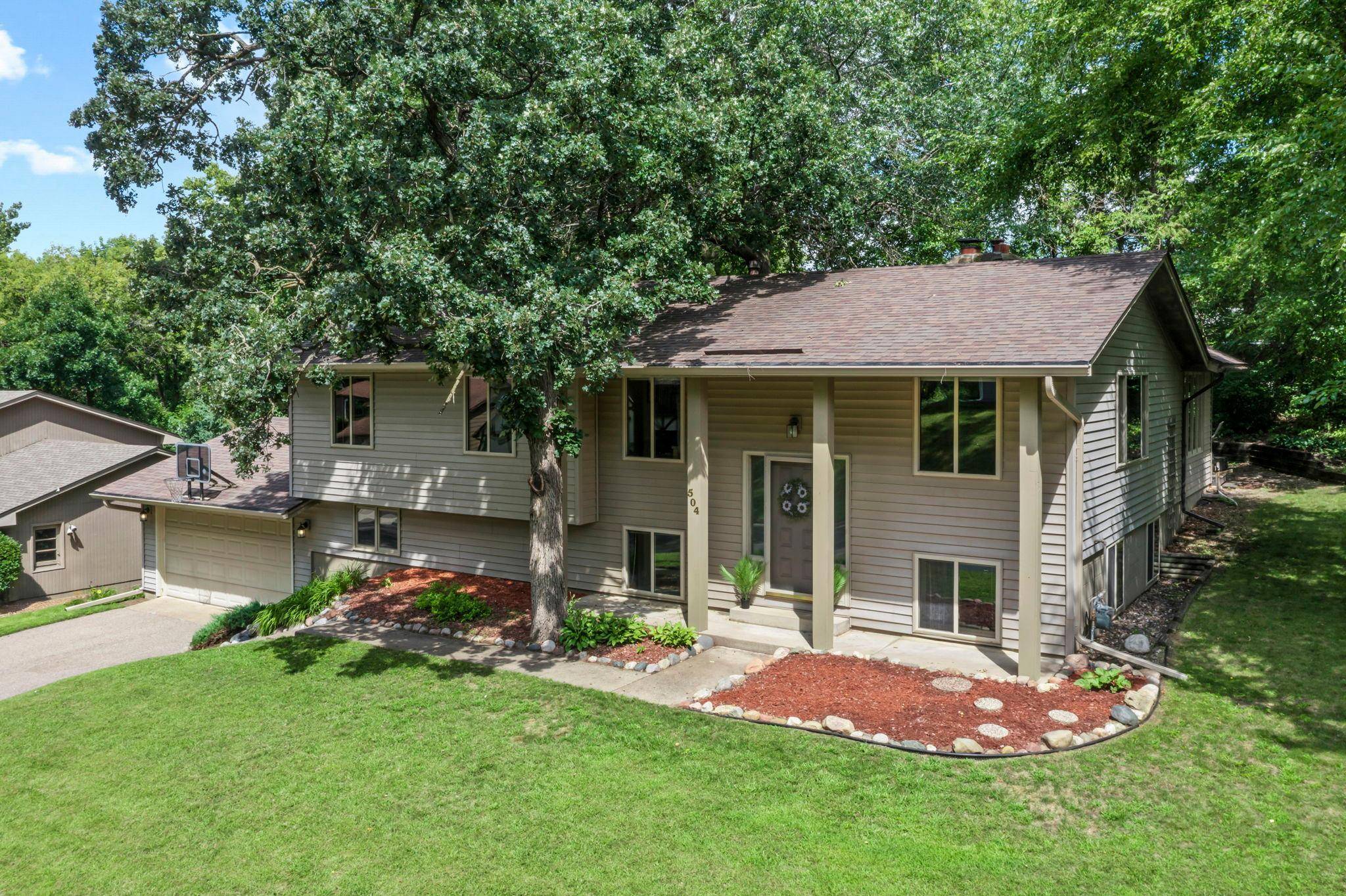 504 E 135th ST, Burnsville, MN 55337