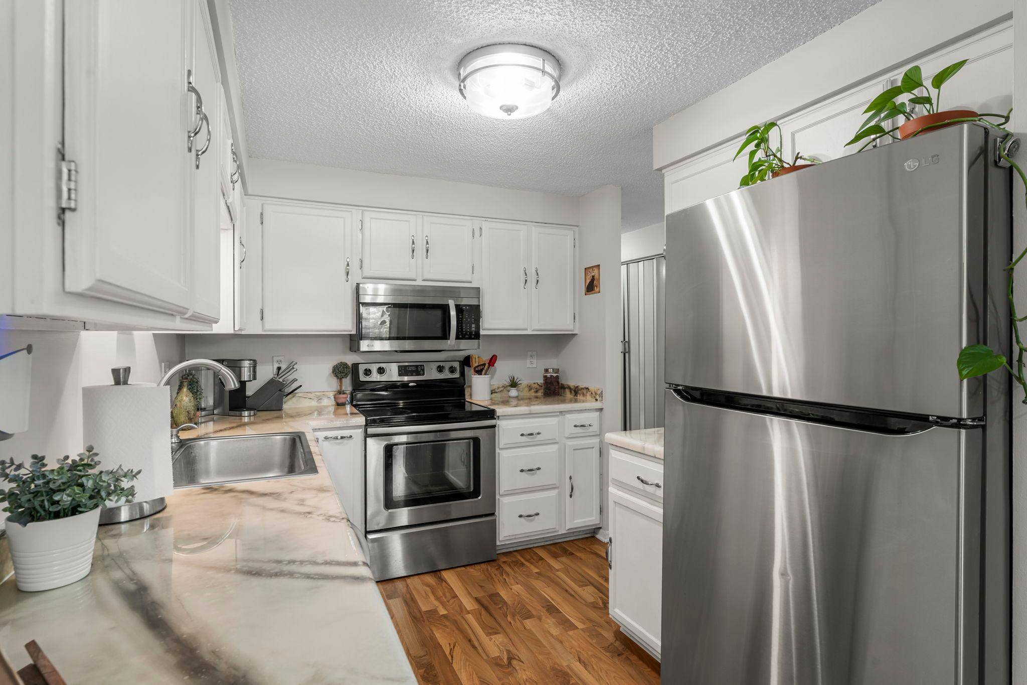 7803 Glenda CT, Apple Valley, MN 55124