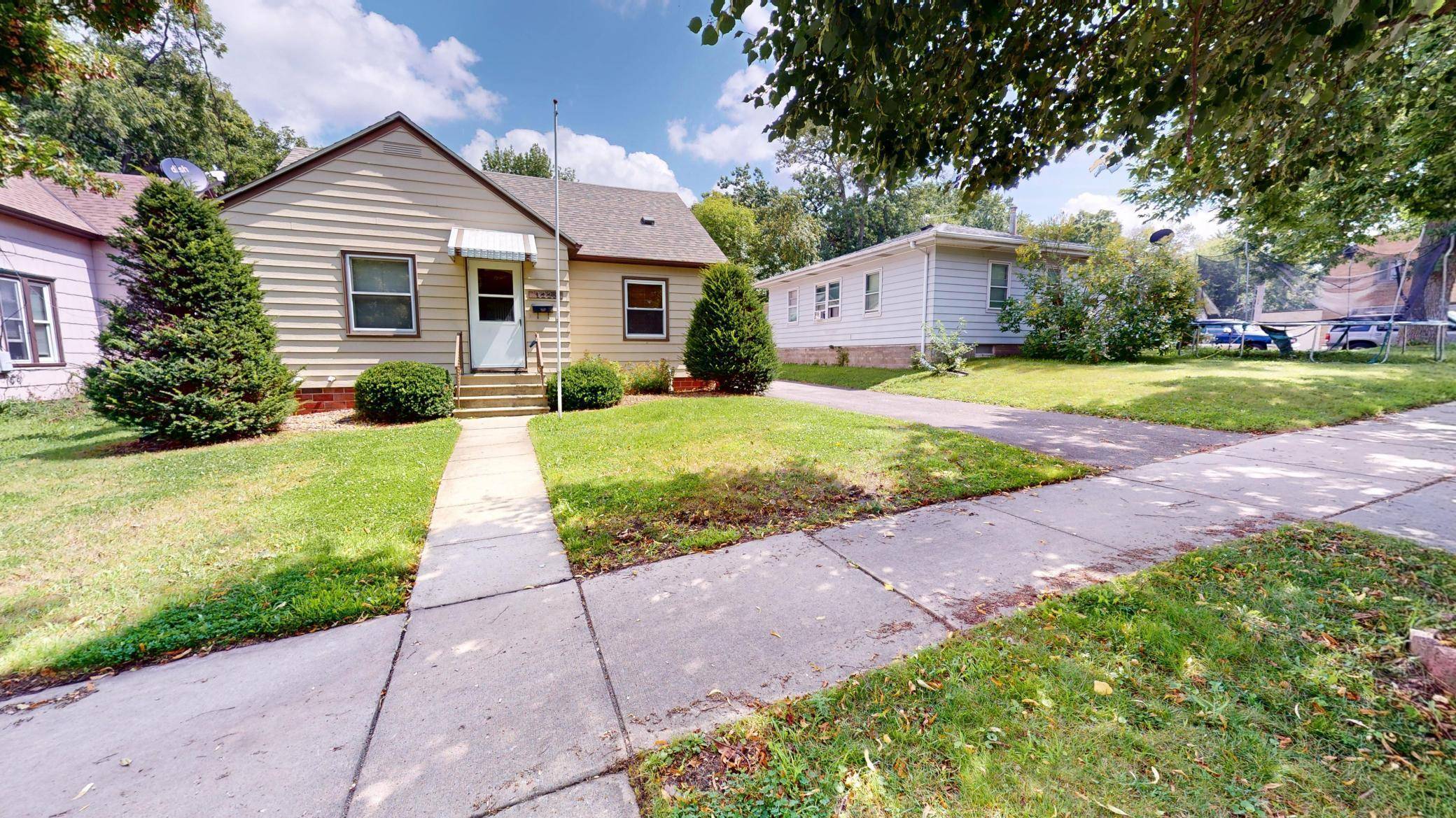 1223 James AVE, Albert Lea, MN 56007