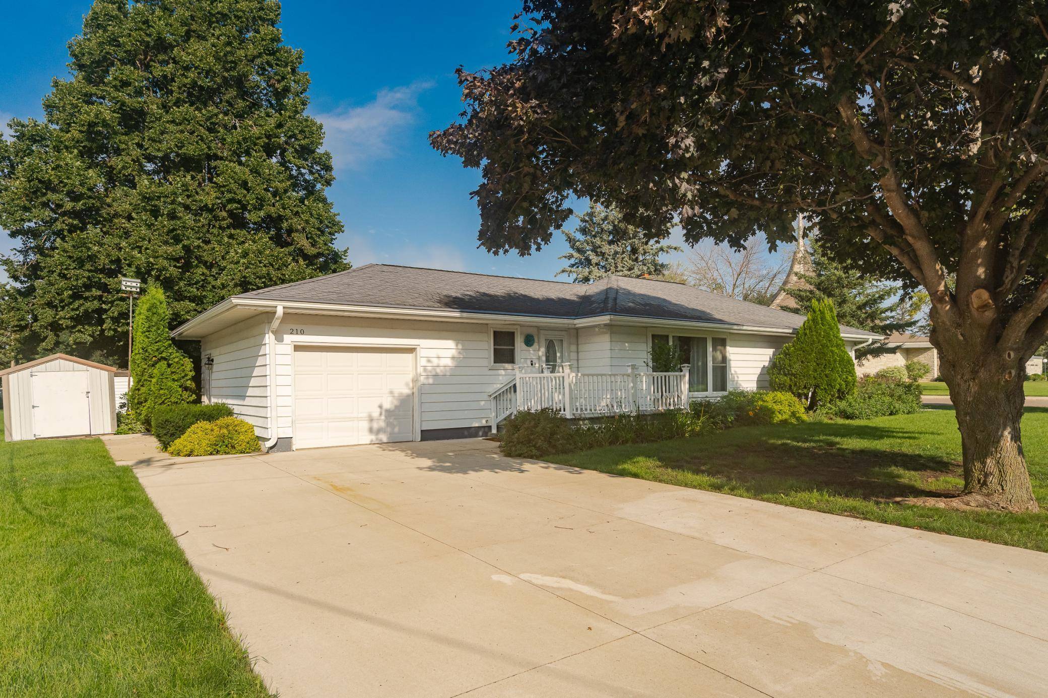 210 Memorial DR SW, Blooming Prairie, MN 55917