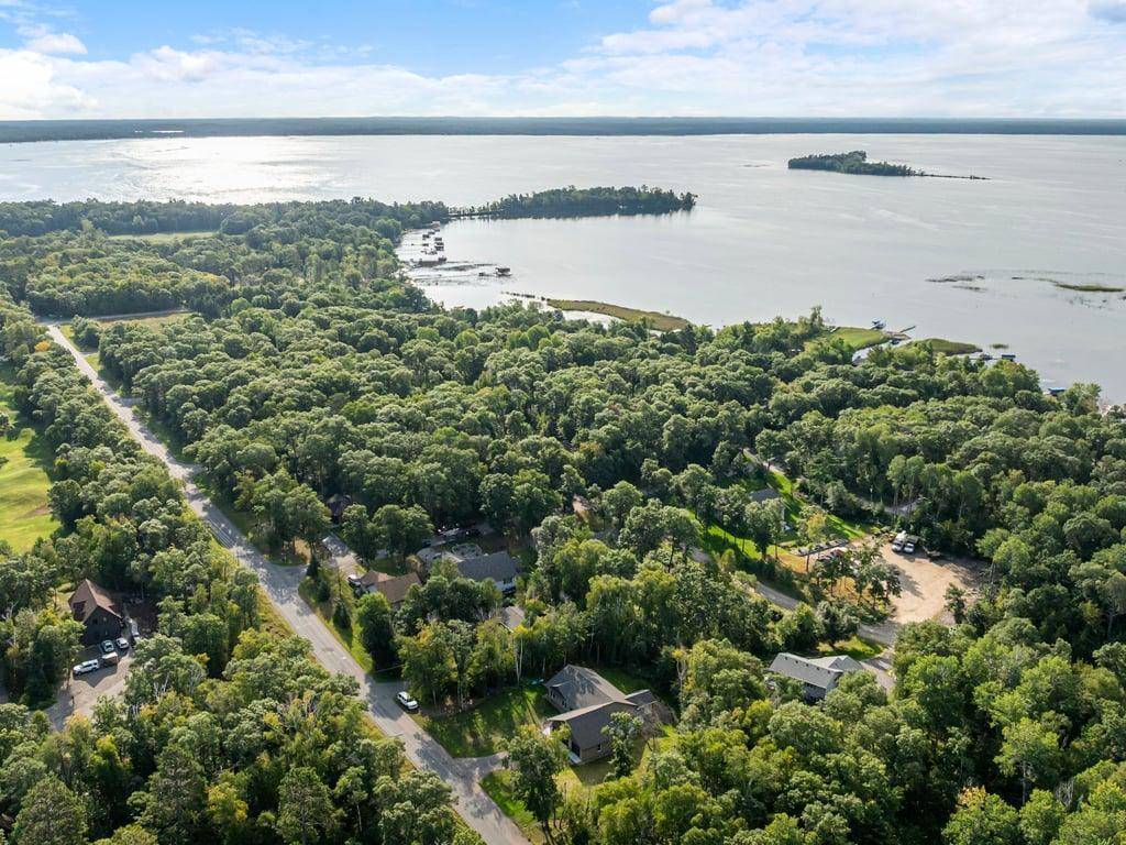 9197 Weavers Point RD, Breezy Point, MN 56472