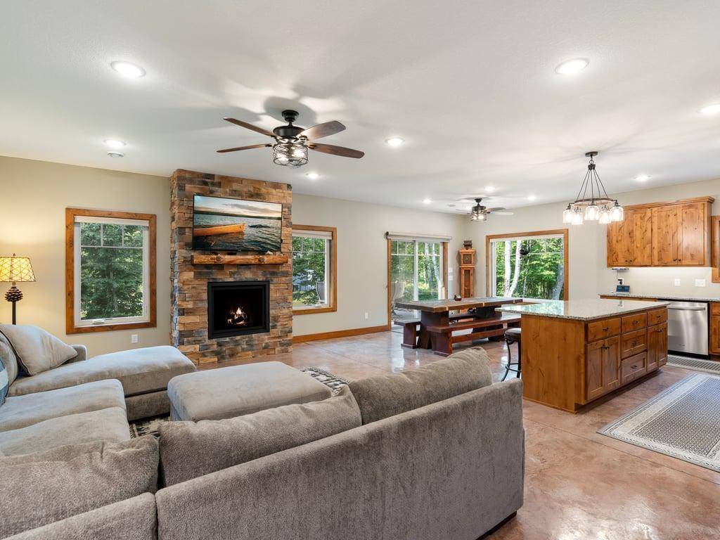 9197 Weavers Point RD, Breezy Point, MN 56472