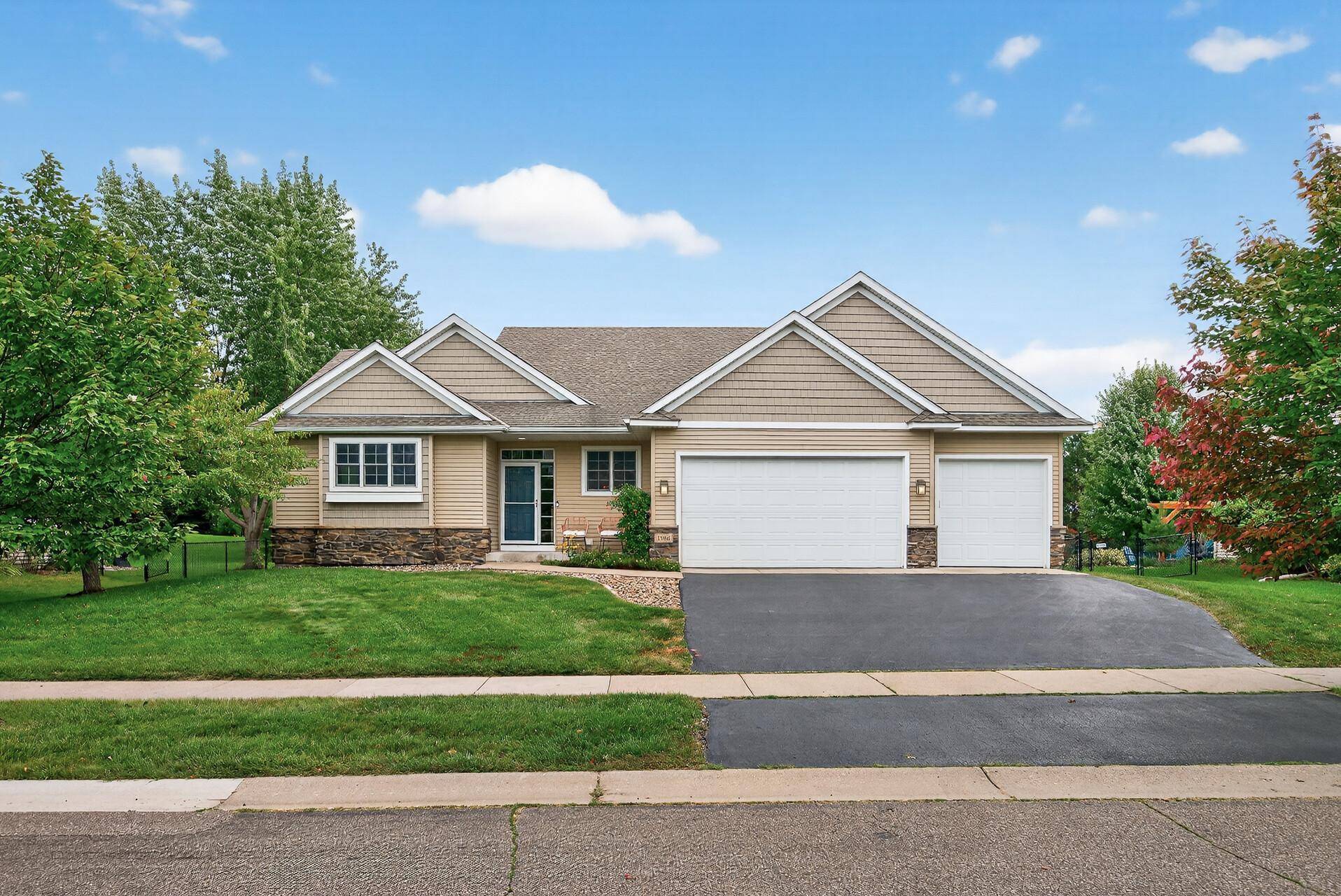 3986 Landings DR, Minnetrista, MN 55375