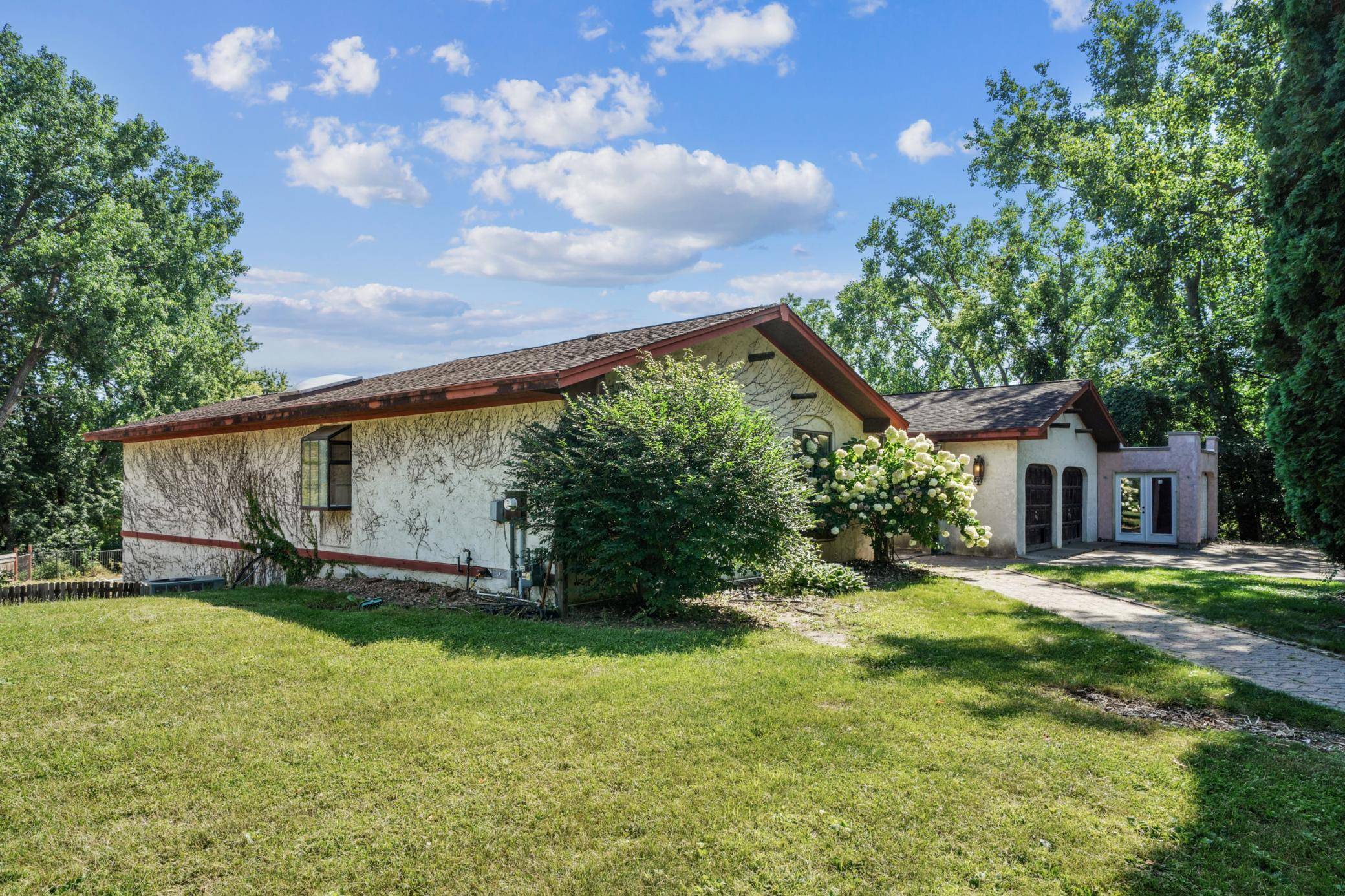 8409 Bayridge CIR, Bloomington, MN 55438