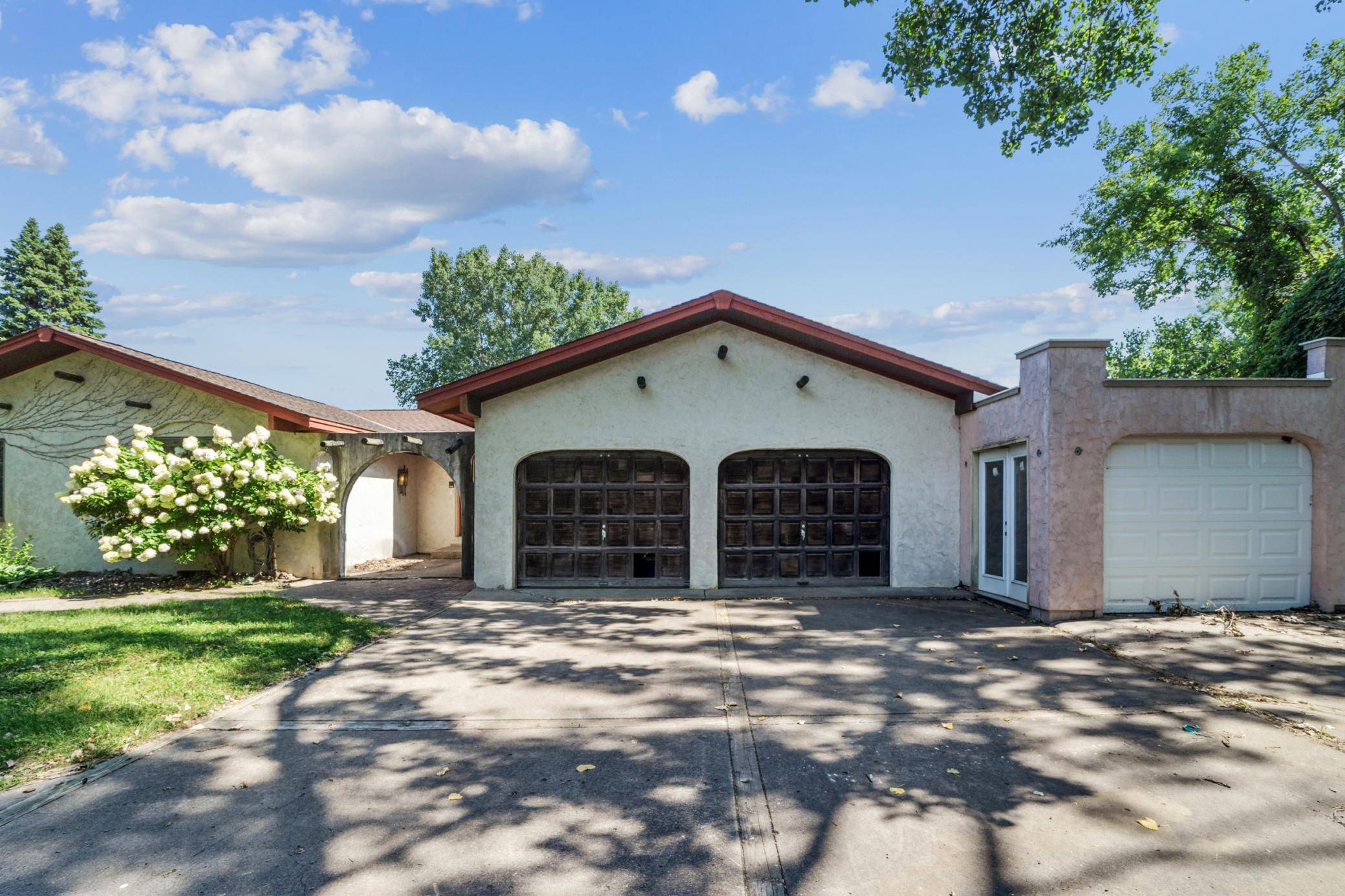 8409 Bayridge CIR, Bloomington, MN 55438