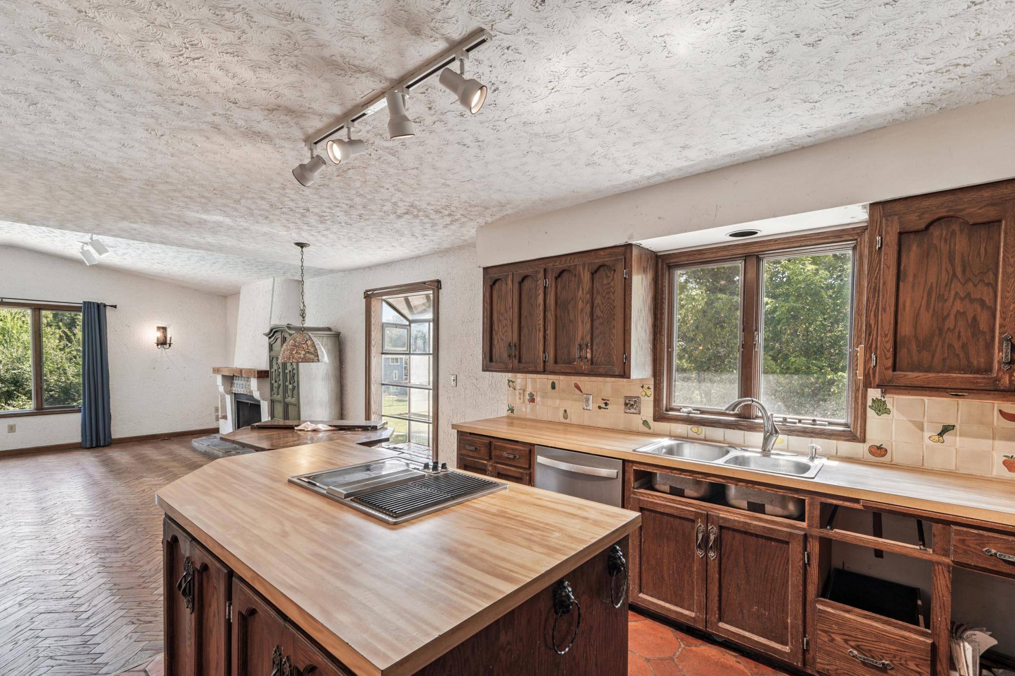 8409 Bayridge CIR, Bloomington, MN 55438