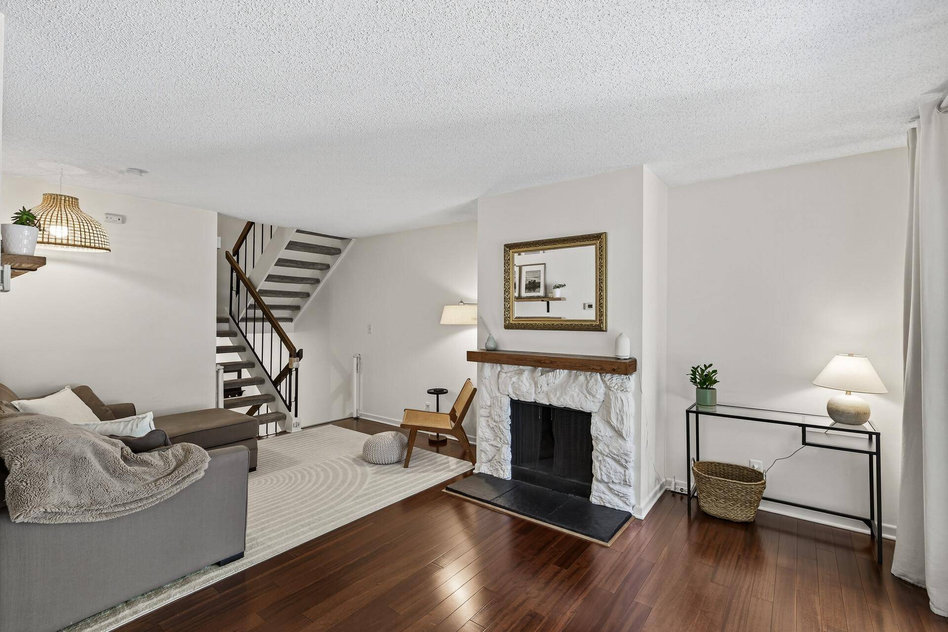 3262 Valley Ridge DR #4, Eagan, MN 55121