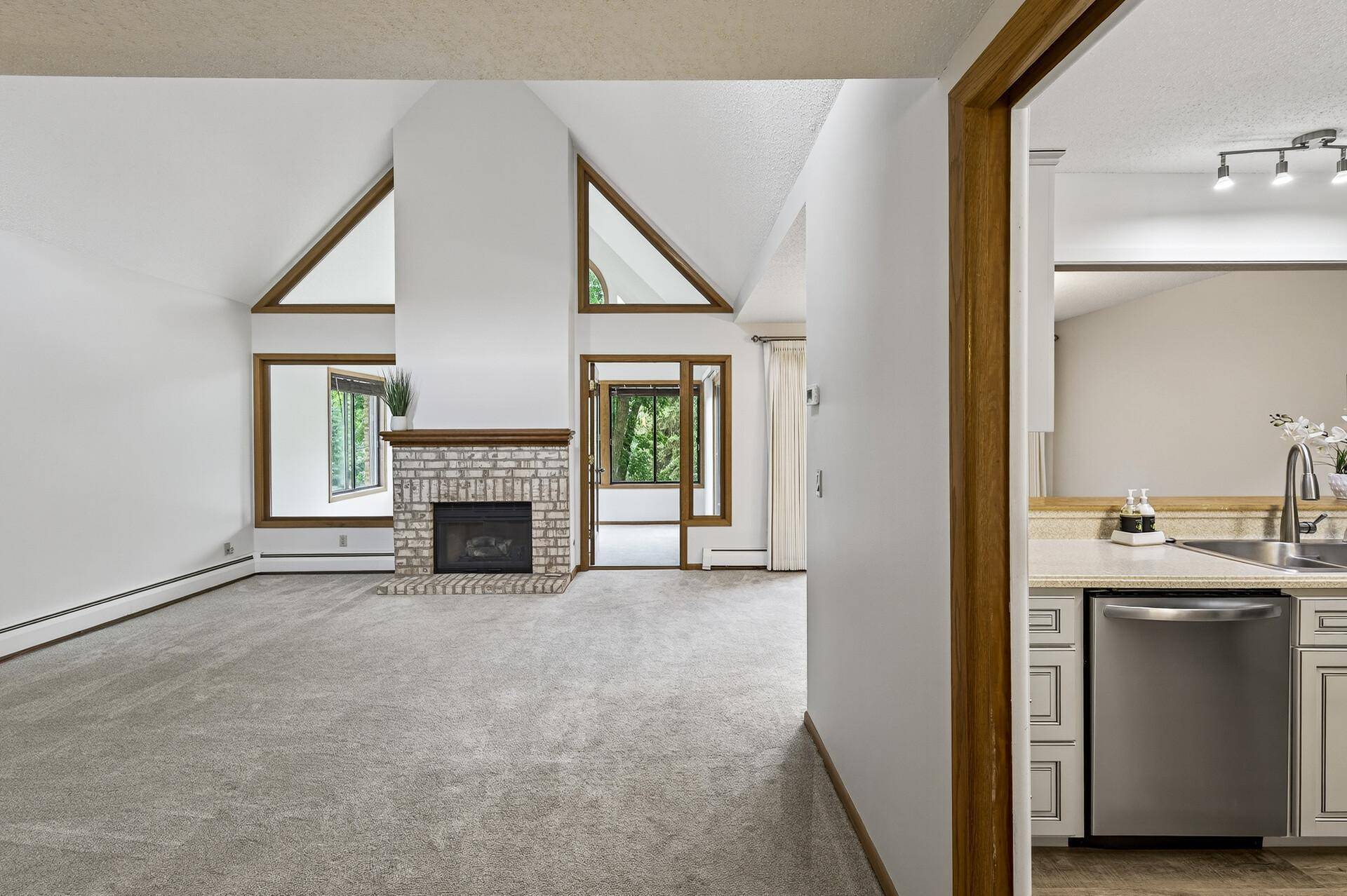 6100 Auto Club RD #303, Bloomington, MN 55438