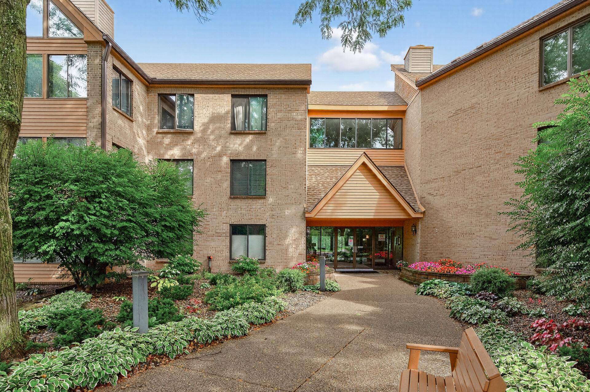 6100 Auto Club RD #303, Bloomington, MN 55438