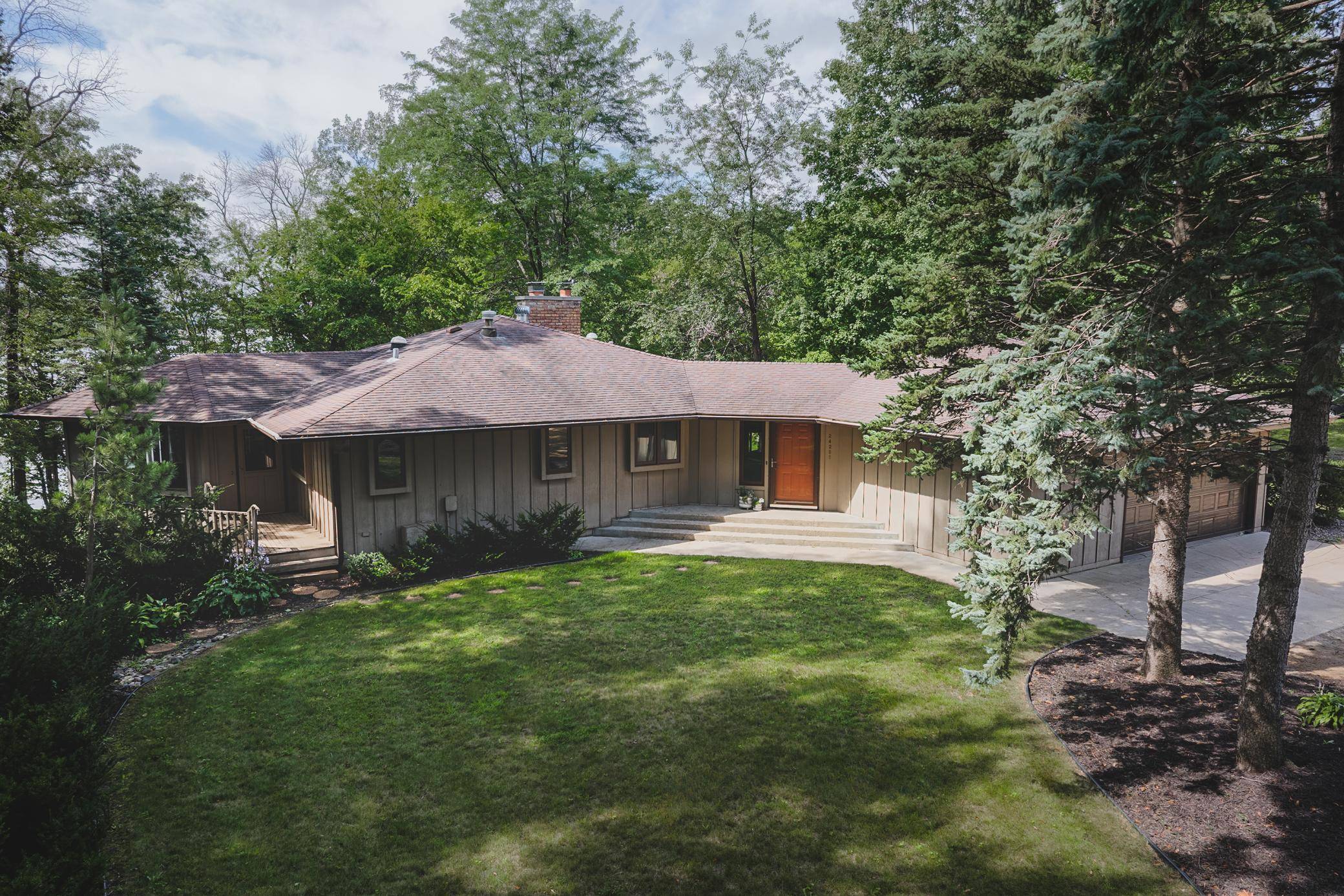 24280 E Cedar Lake DR, Cedar Lake Twp, MN 56071