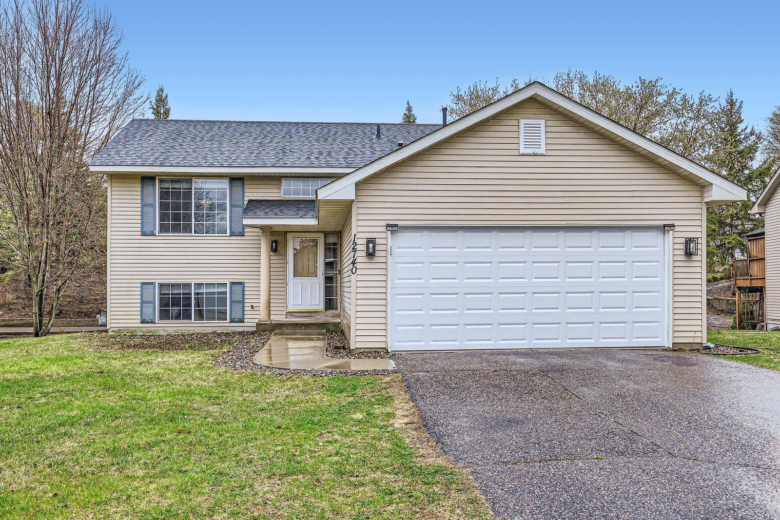 12740 Eveleth PATH, Apple Valley, MN 55124