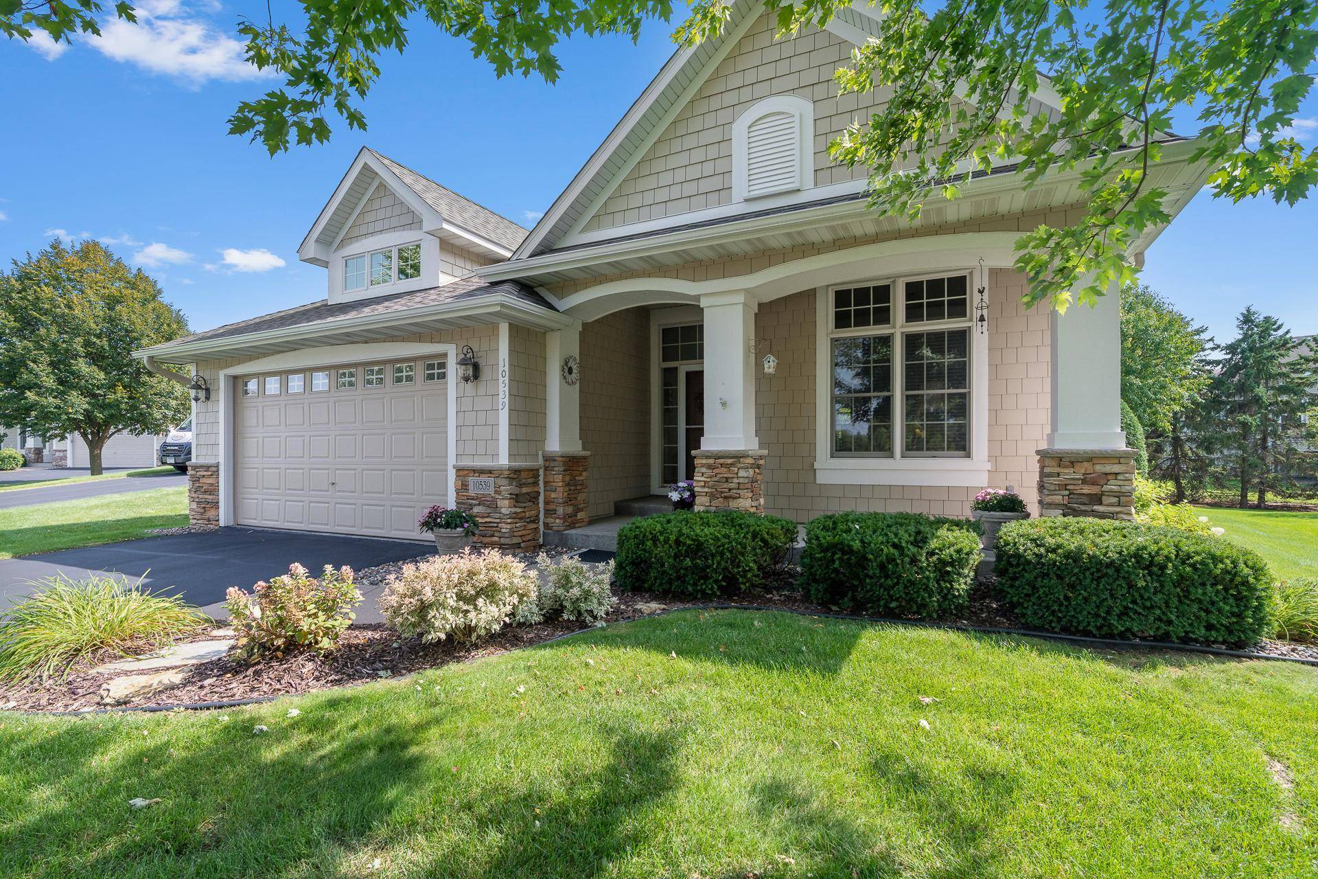 10539 Hawthorn CT, Woodbury, MN 55129