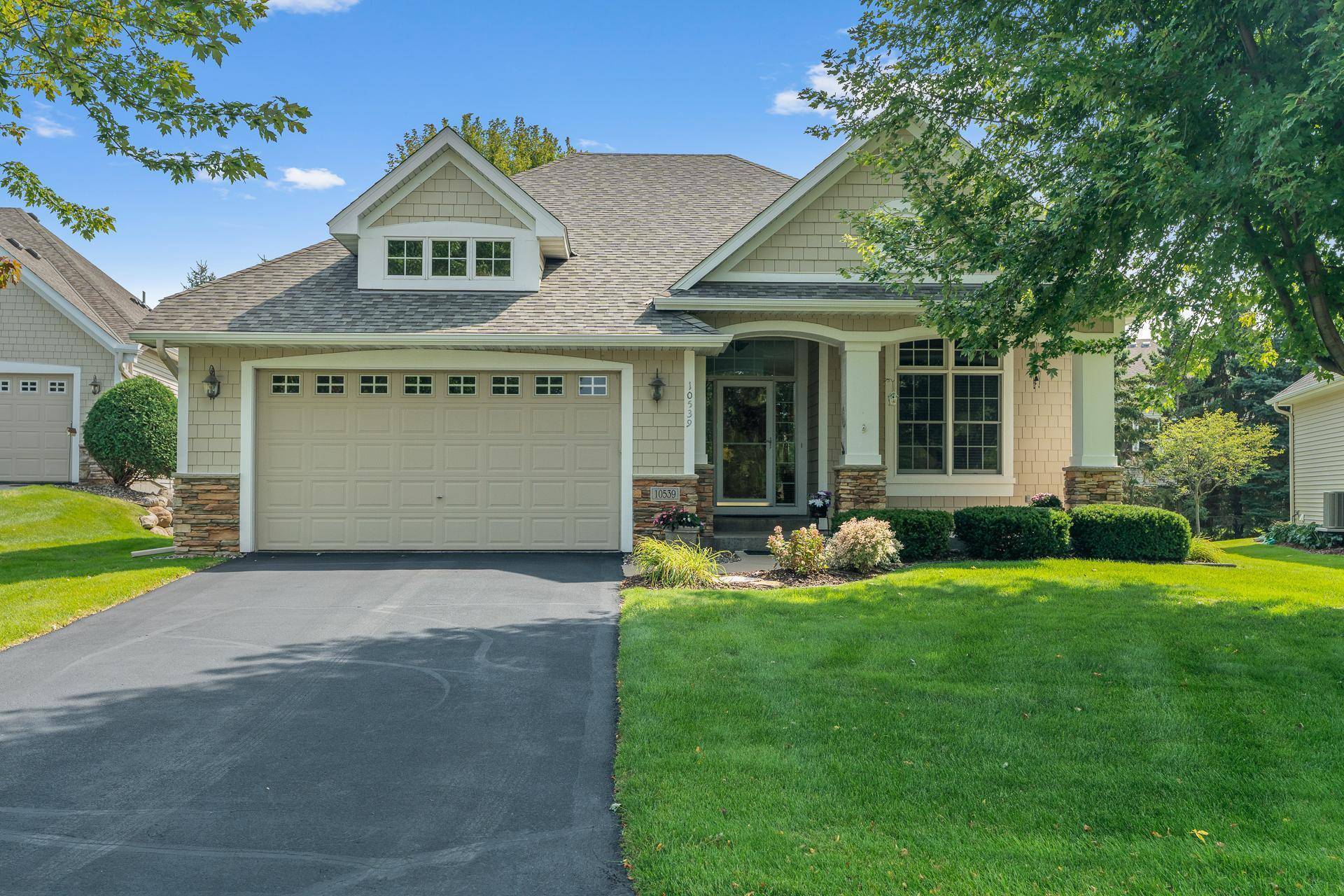 10539 Hawthorn CT, Woodbury, MN 55129