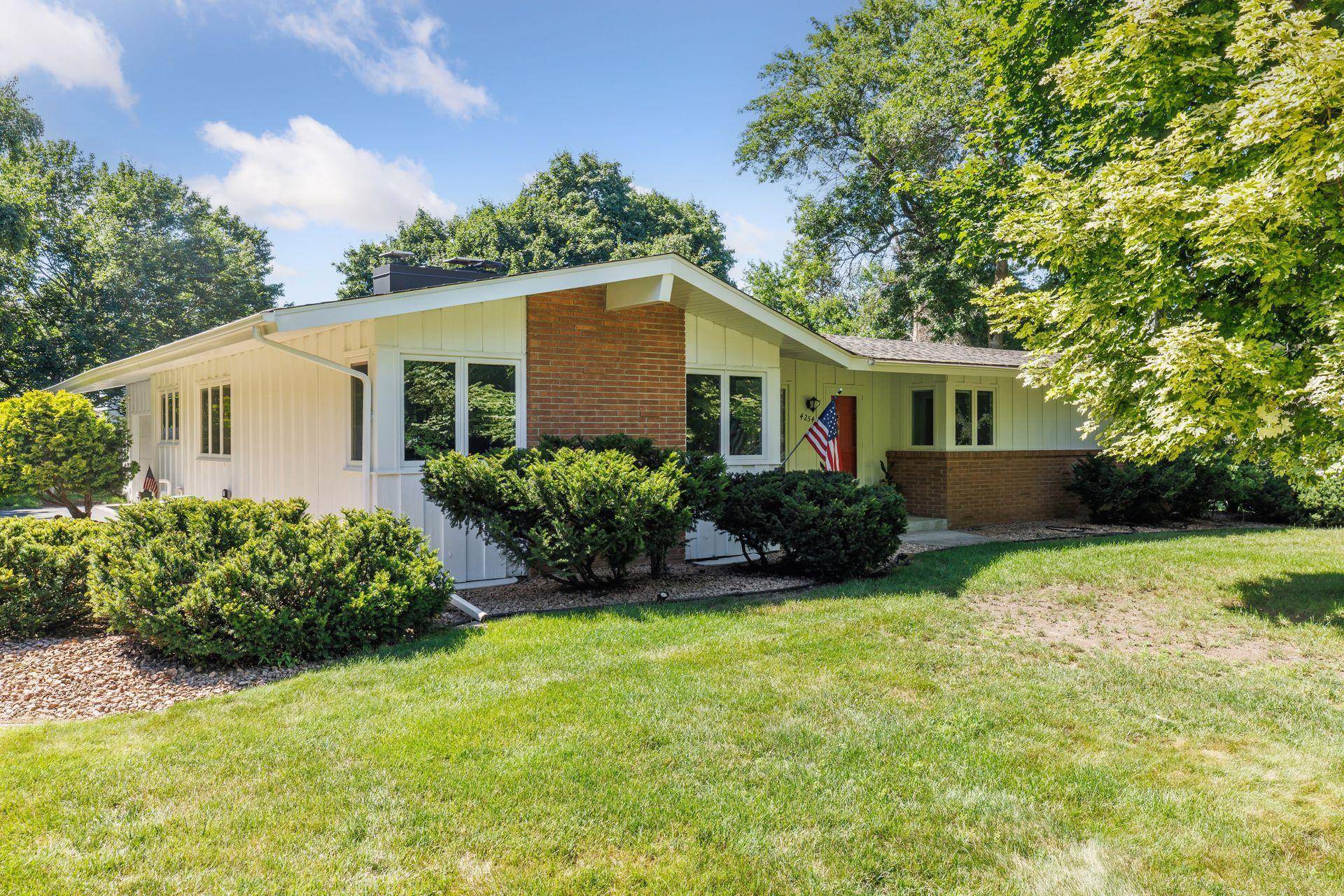 4254 Kings DR, Minnetonka, MN 55345