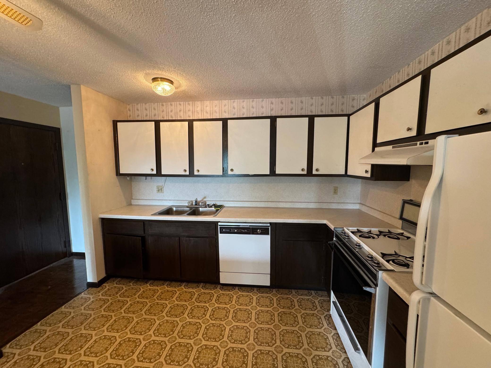 4207 Lakeside AVE N #340, Brooklyn Center, MN 55429