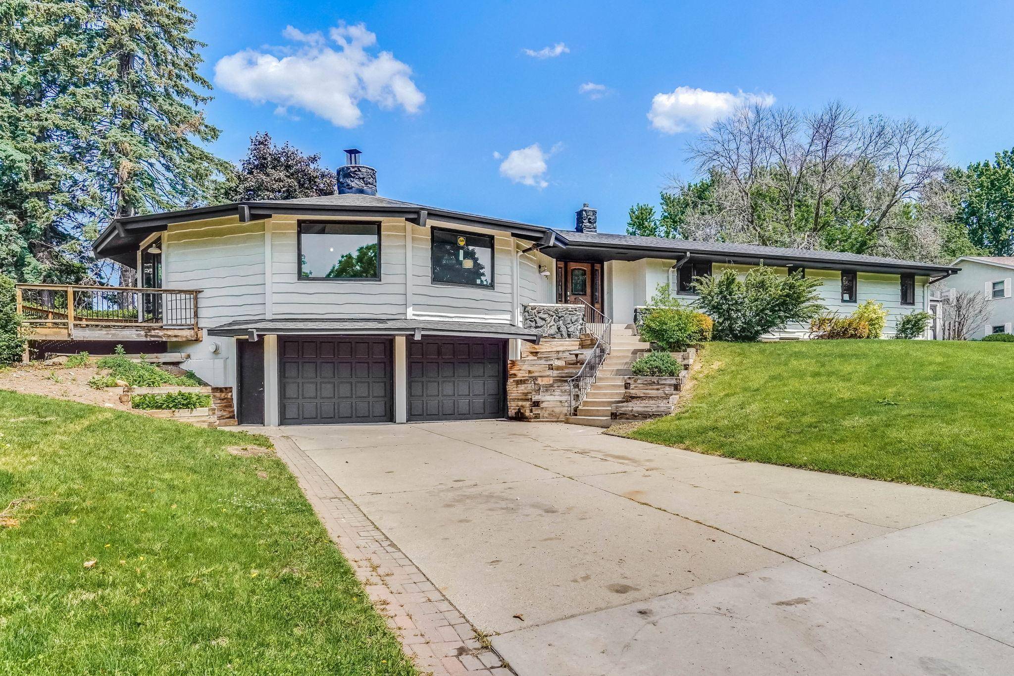1000 Winston CIR, Mendota Heights, MN 55118