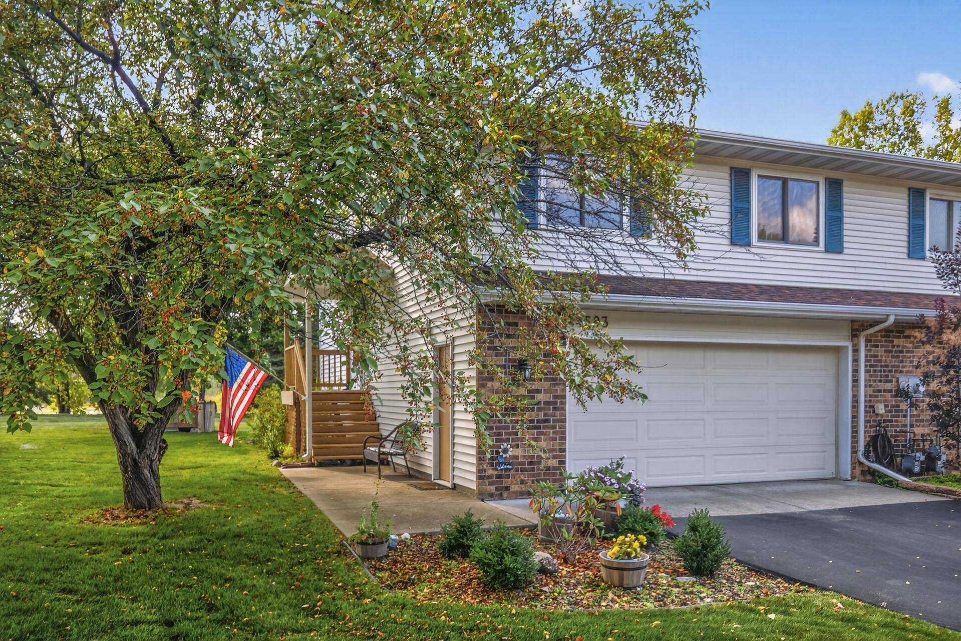 4593 Maple Leaf CIR, Eagan, MN 55123