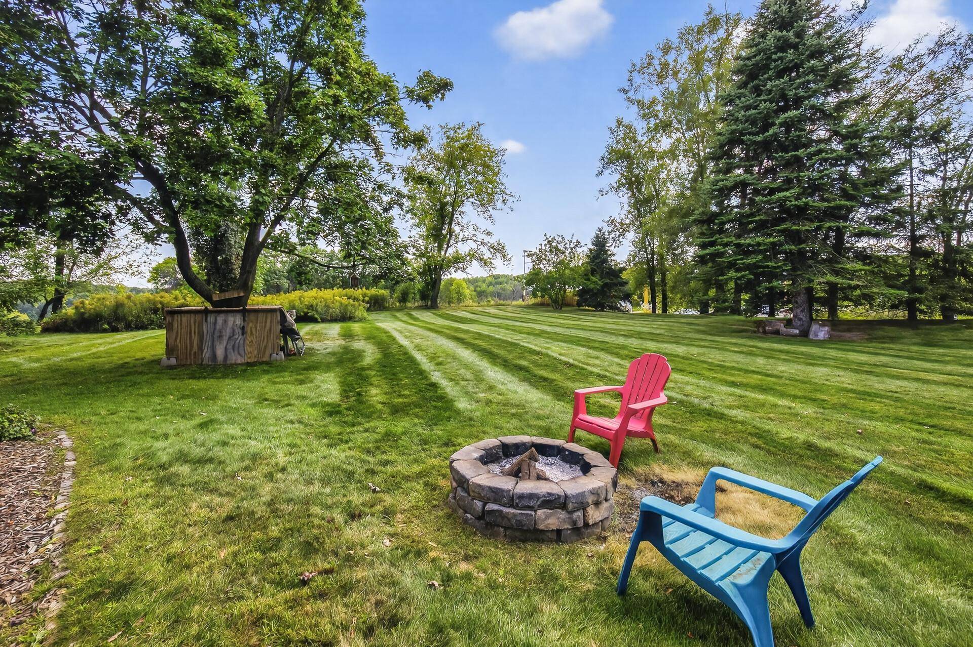 4593 Maple Leaf CIR, Eagan, MN 55123