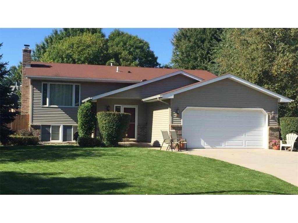 5699 Fawn LN, Shoreview, MN 55126