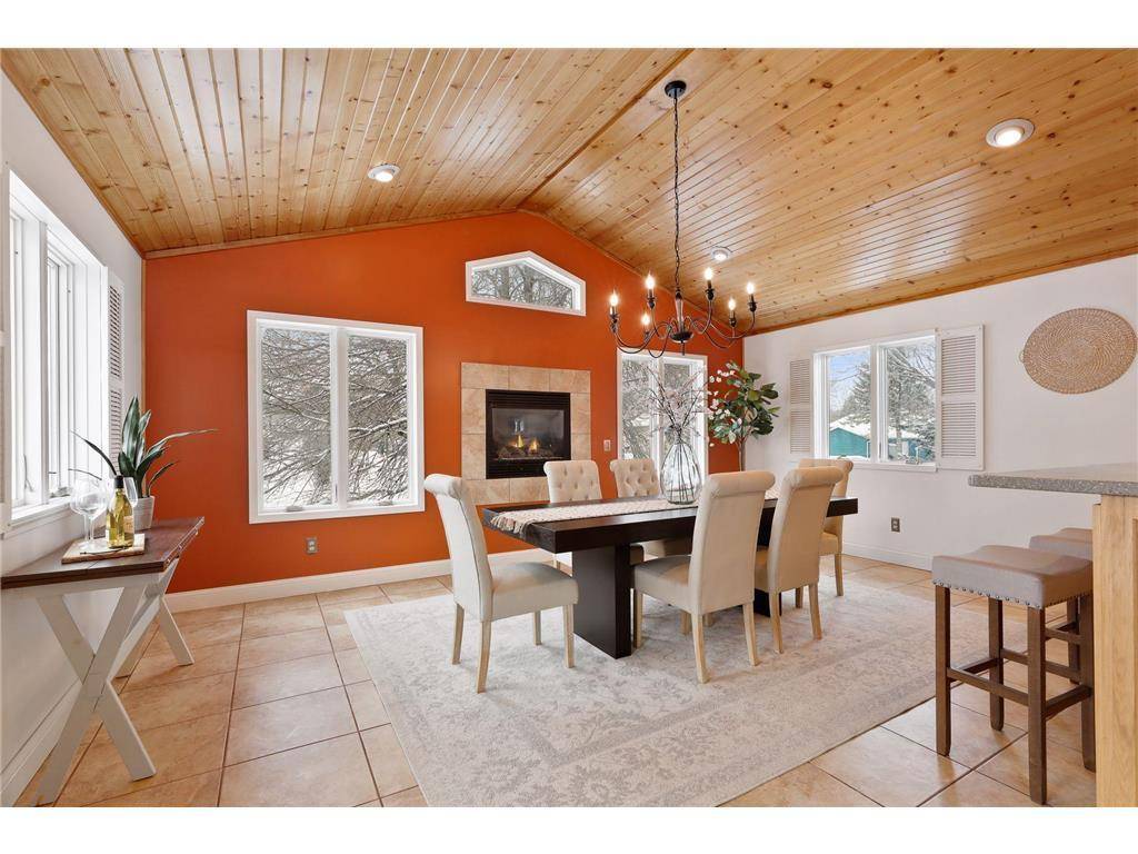 5699 Fawn LN, Shoreview, MN 55126