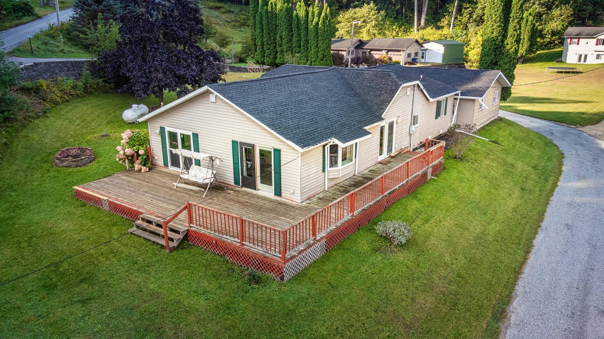 46825 Oak Hill LN, Dresbach Twp, MN 55947