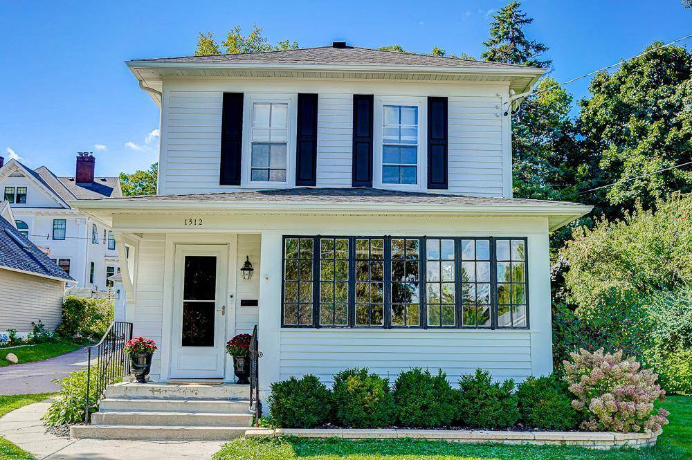1312 2nd ST S, Stillwater, MN 55082