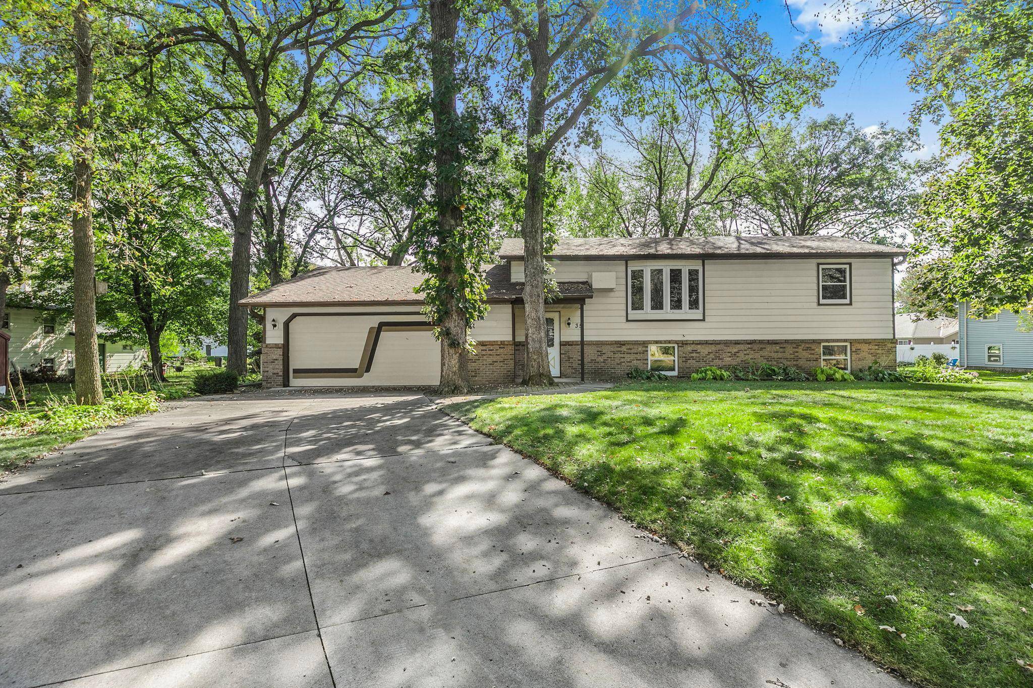35 Knollwood ST W, Annandale, MN 55302