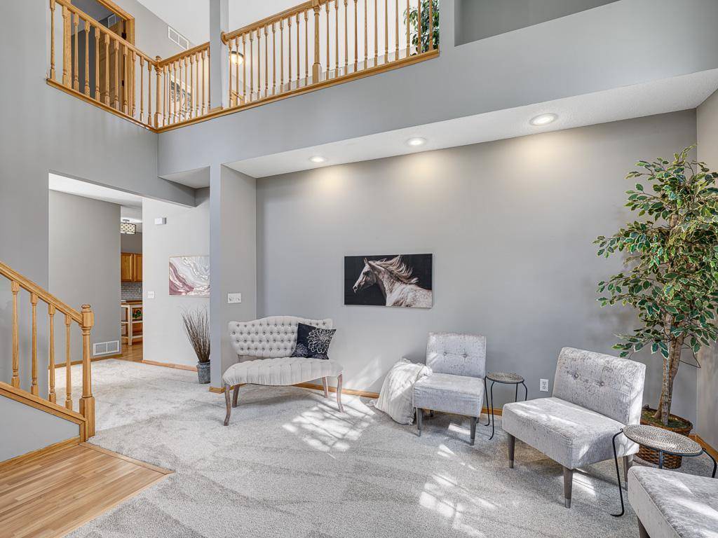 8910 Olive LN N, Maple Grove, MN 55311