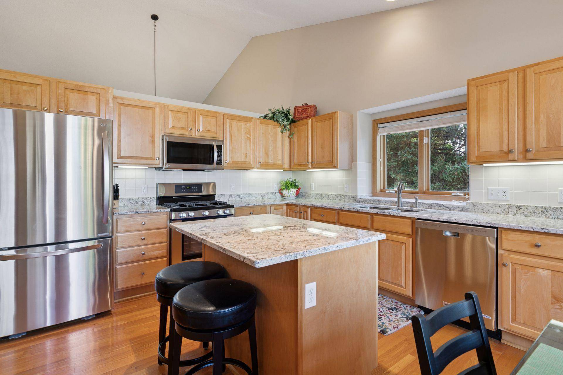 2700 Boulder DR, Burnsville, MN 55337