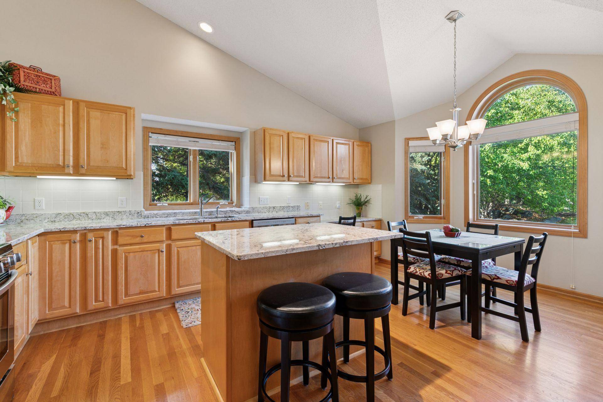 2700 Boulder DR, Burnsville, MN 55337