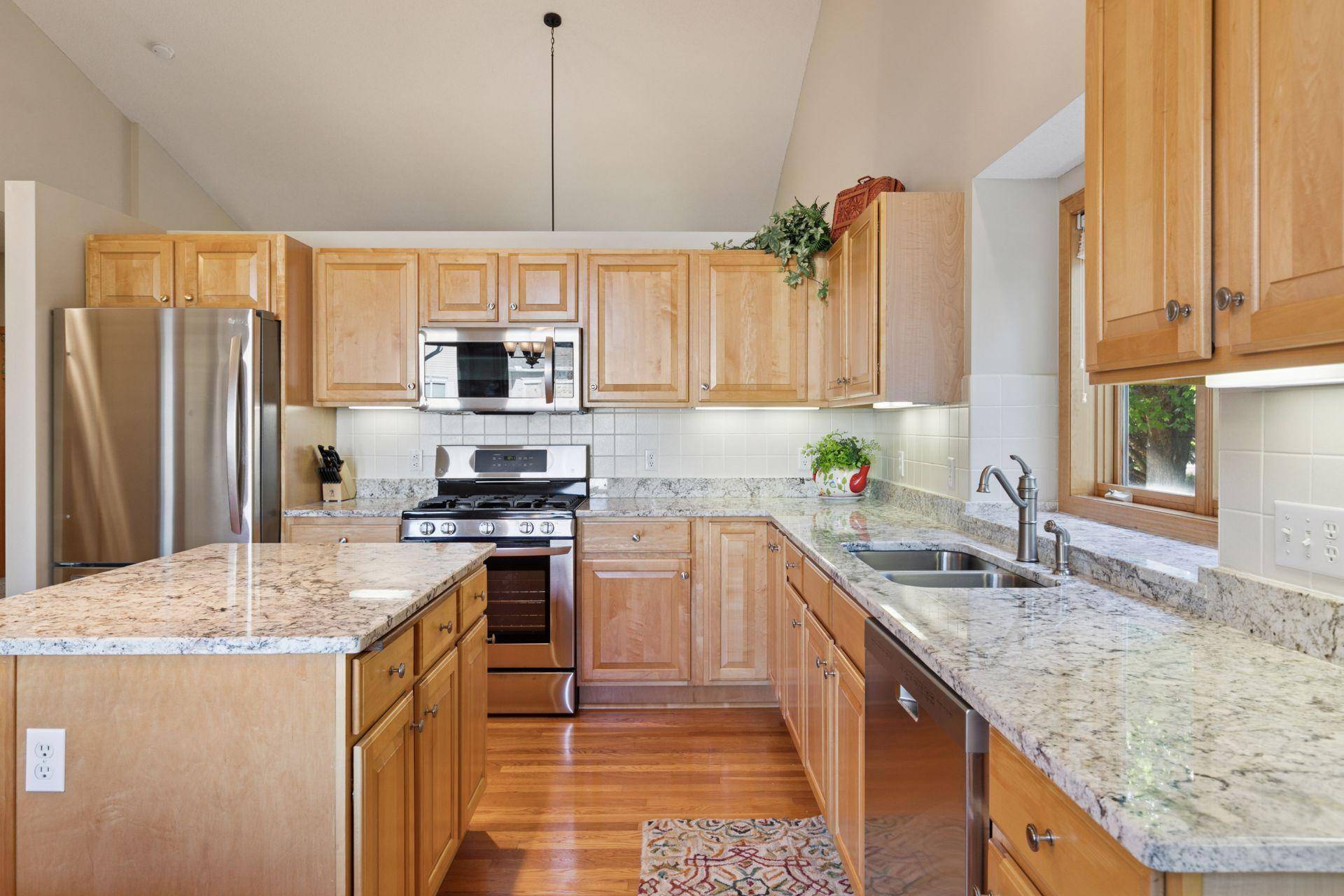 2700 Boulder DR, Burnsville, MN 55337