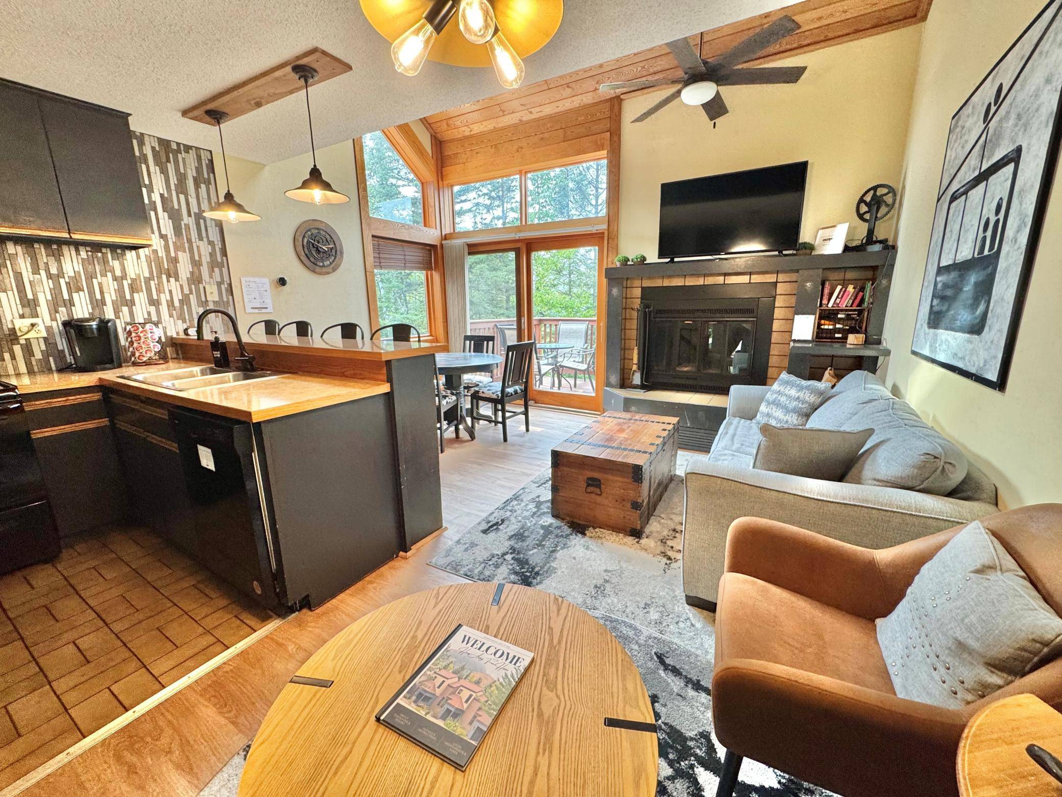 527 Moose Mountain DR, Lutsen, MN 55612