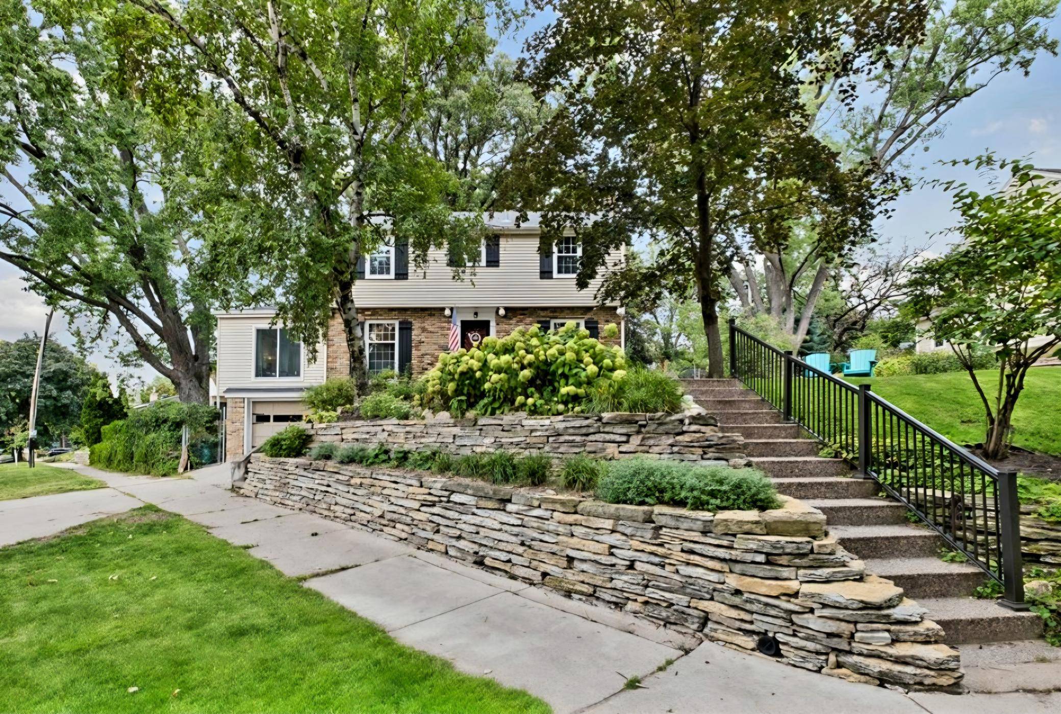 1995 Norfolk AVE, Saint Paul, MN 55116