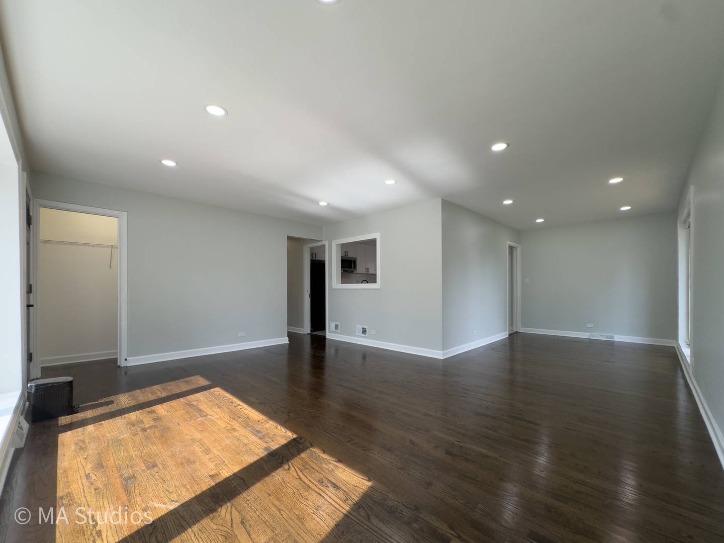 4256 Golf RD, Skokie, IL 60076