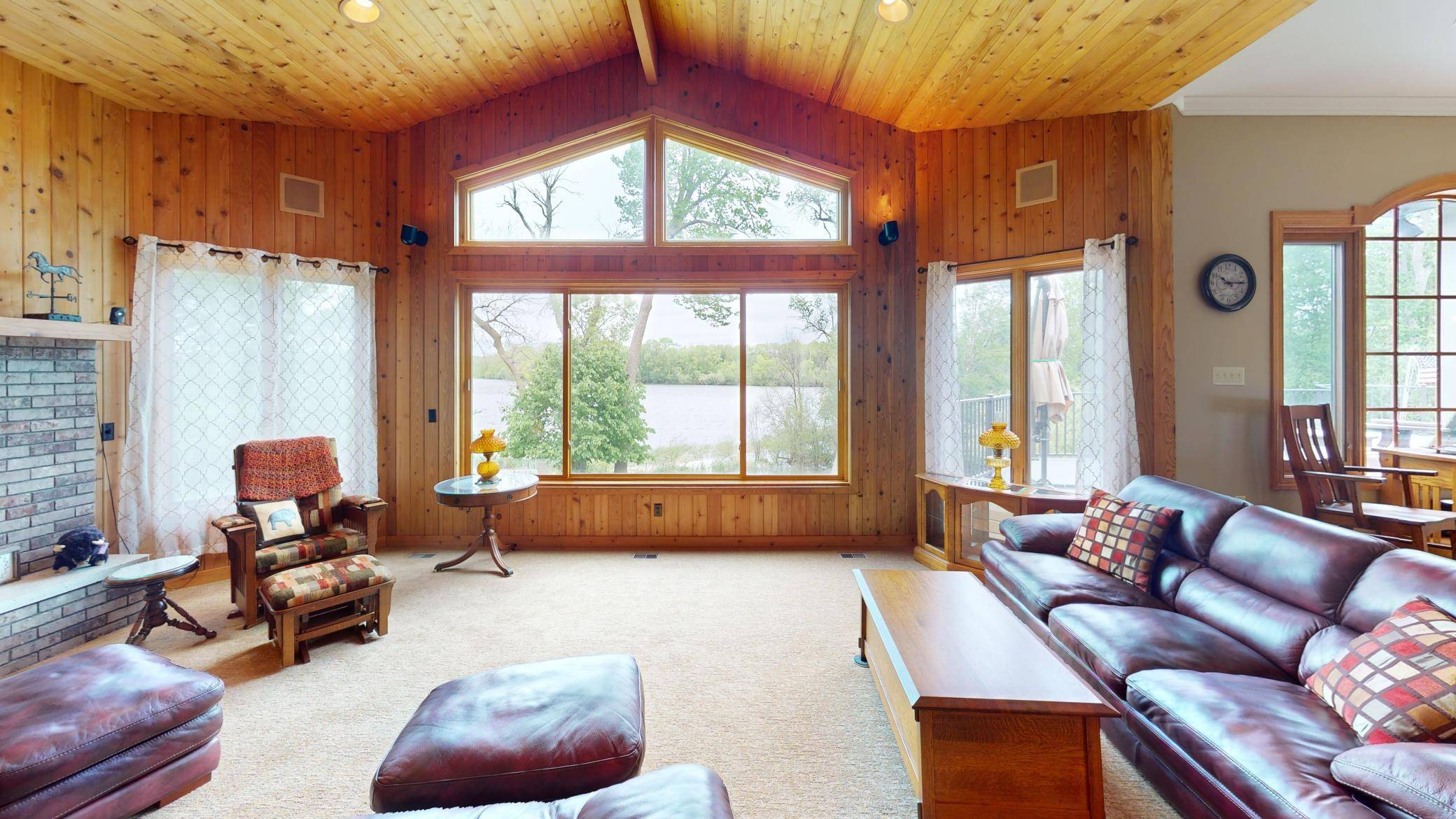 2704 Campus LN, Albert Lea, MN 56007