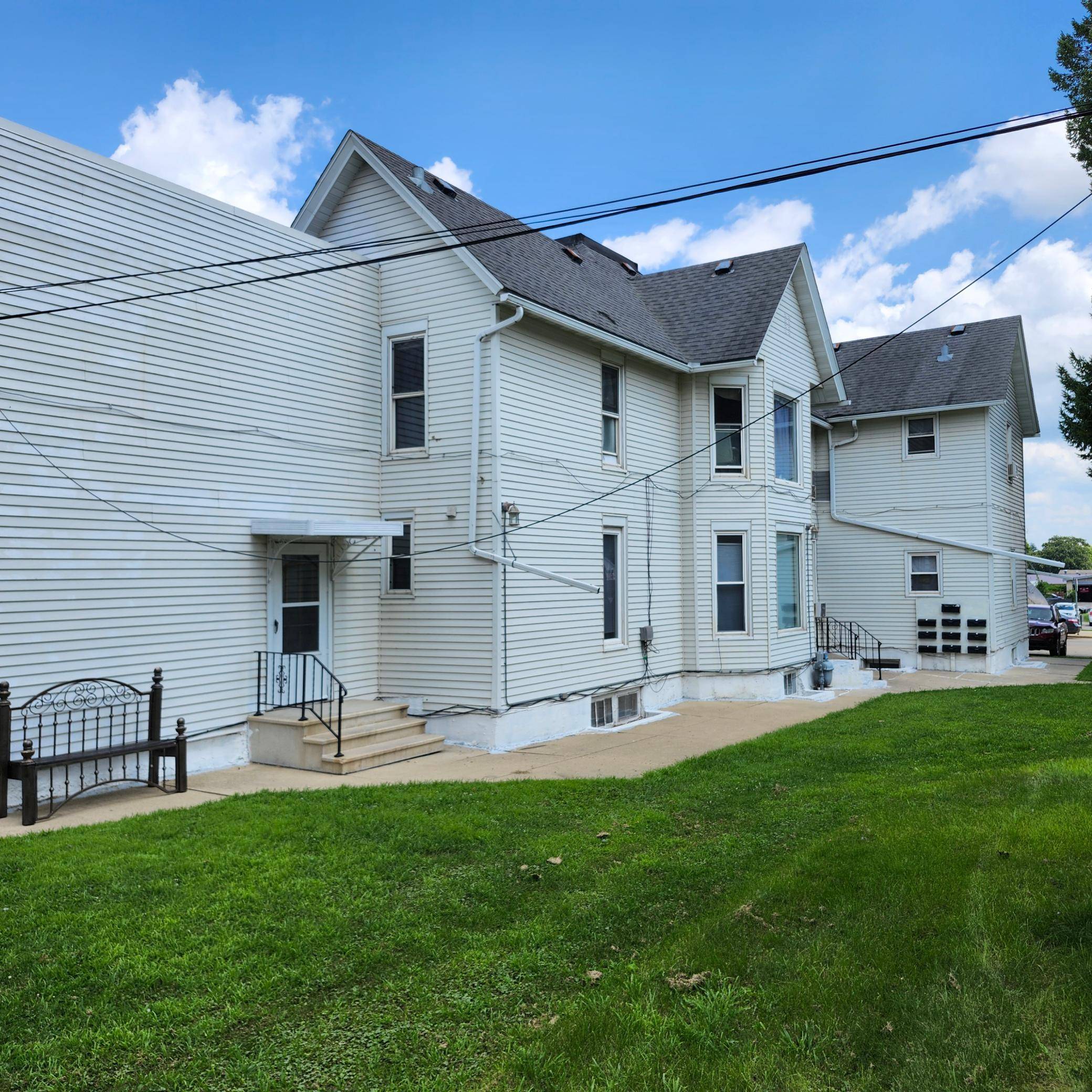 104 1st ST SW, Austin, MN 55912