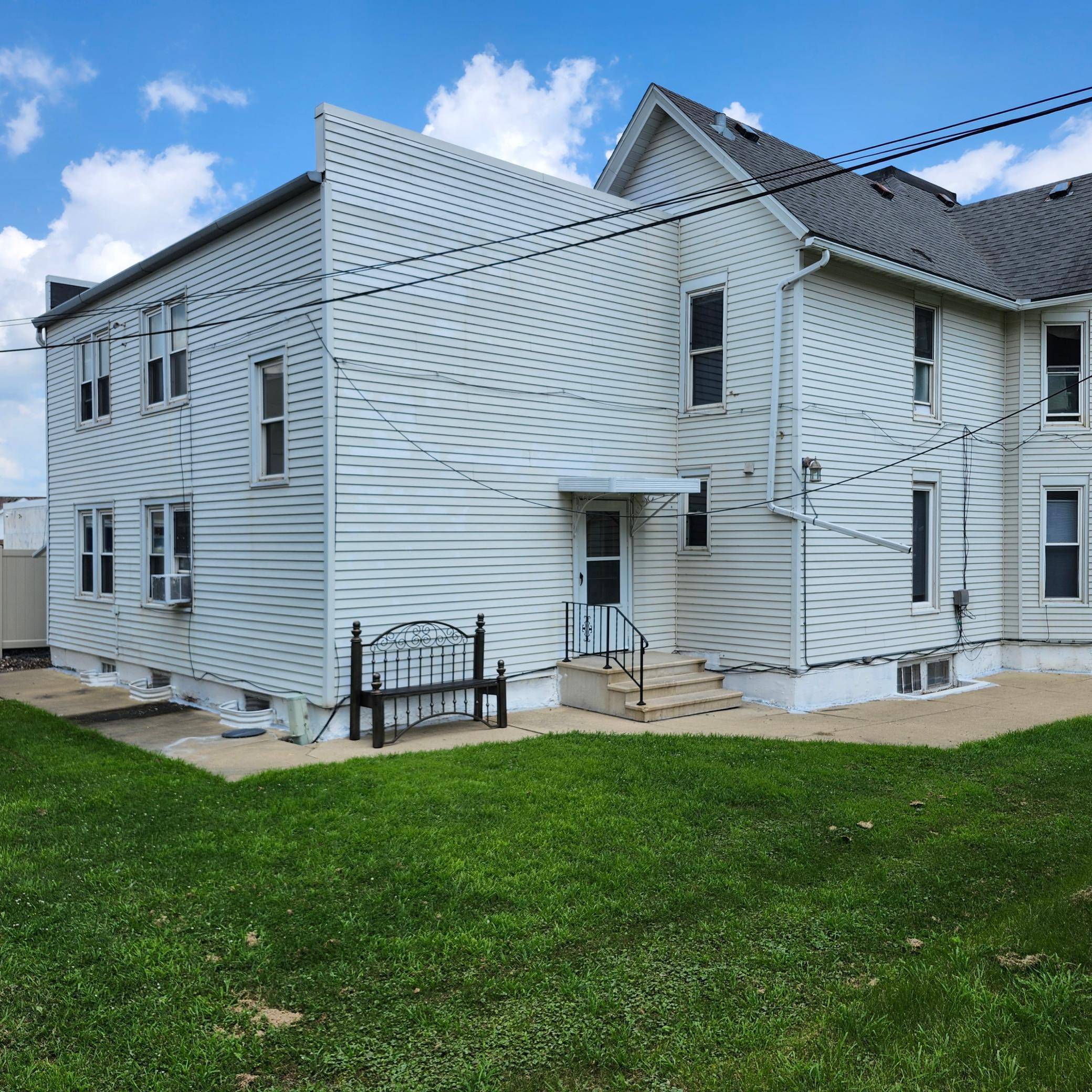 104 1st ST SW, Austin, MN 55912