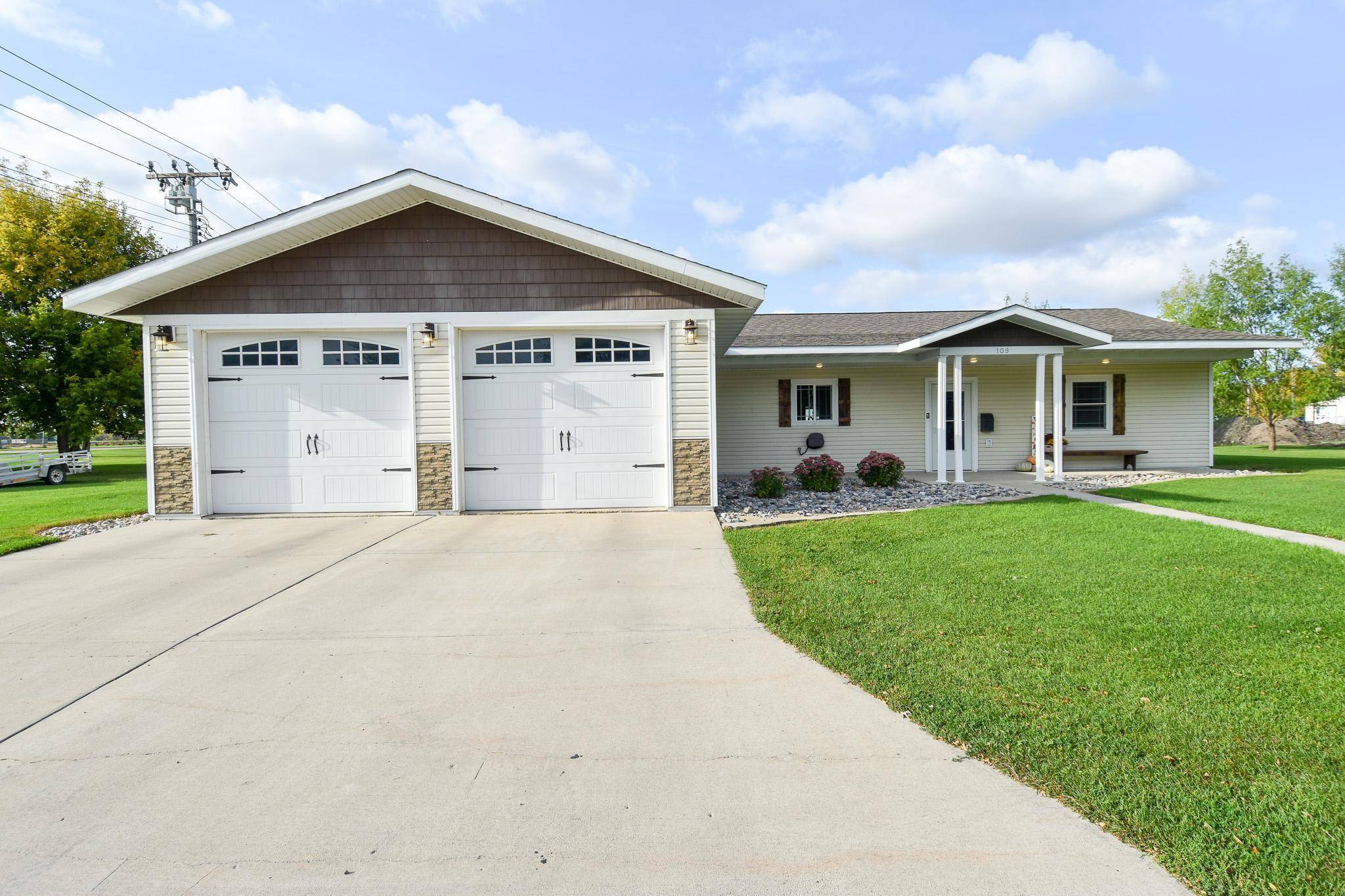 109 E 5th ST, Argyle, MN 56713